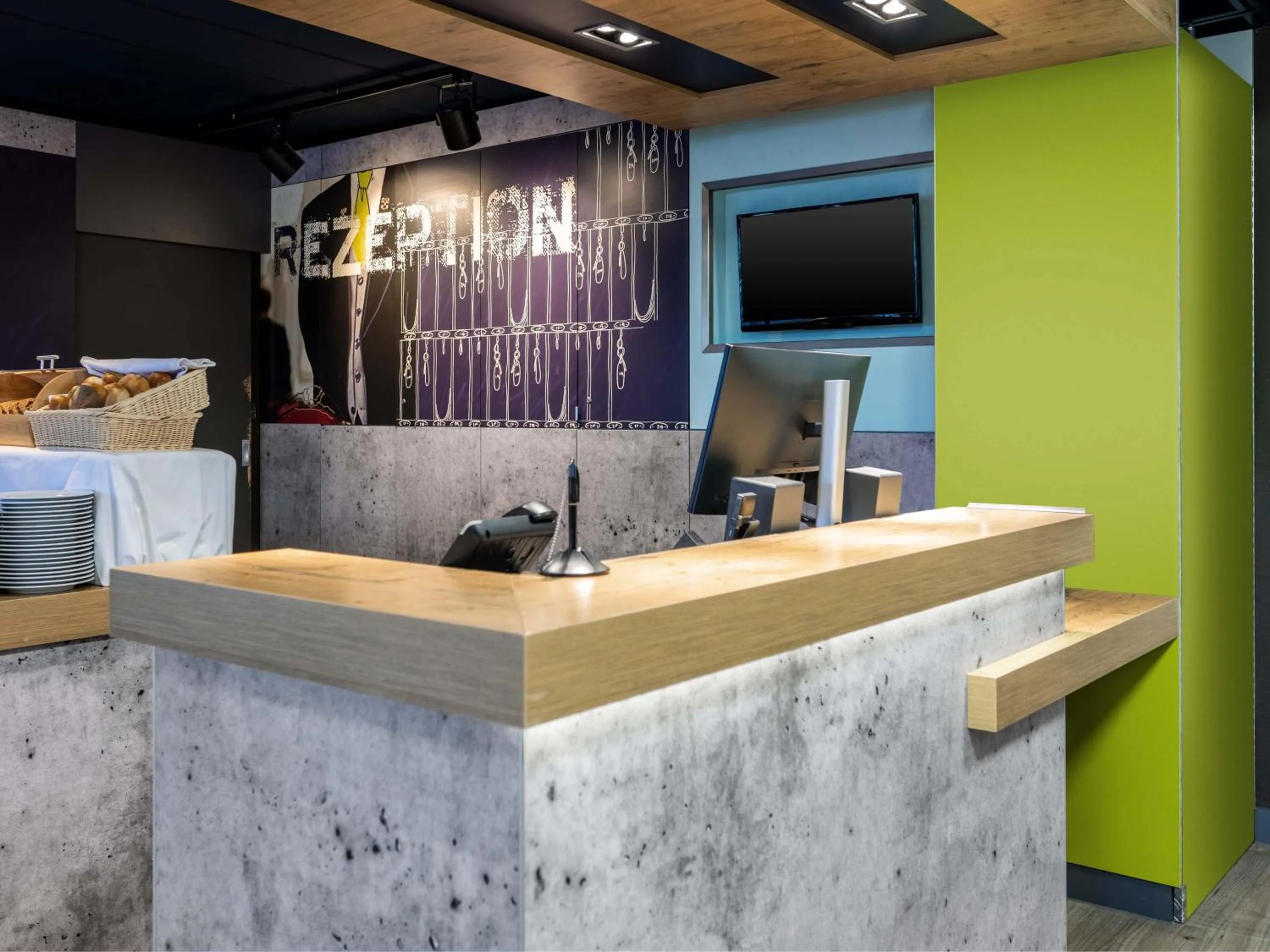 Lobby or reception in B&B HOTEL Düsseldorf-Hilden