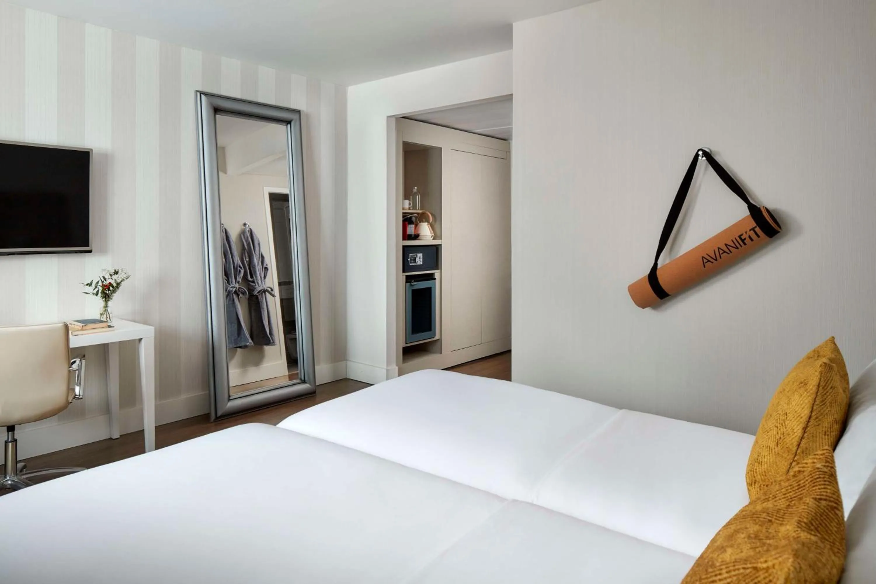 Bedroom, Bed in Avani Frankfurt City Hotel