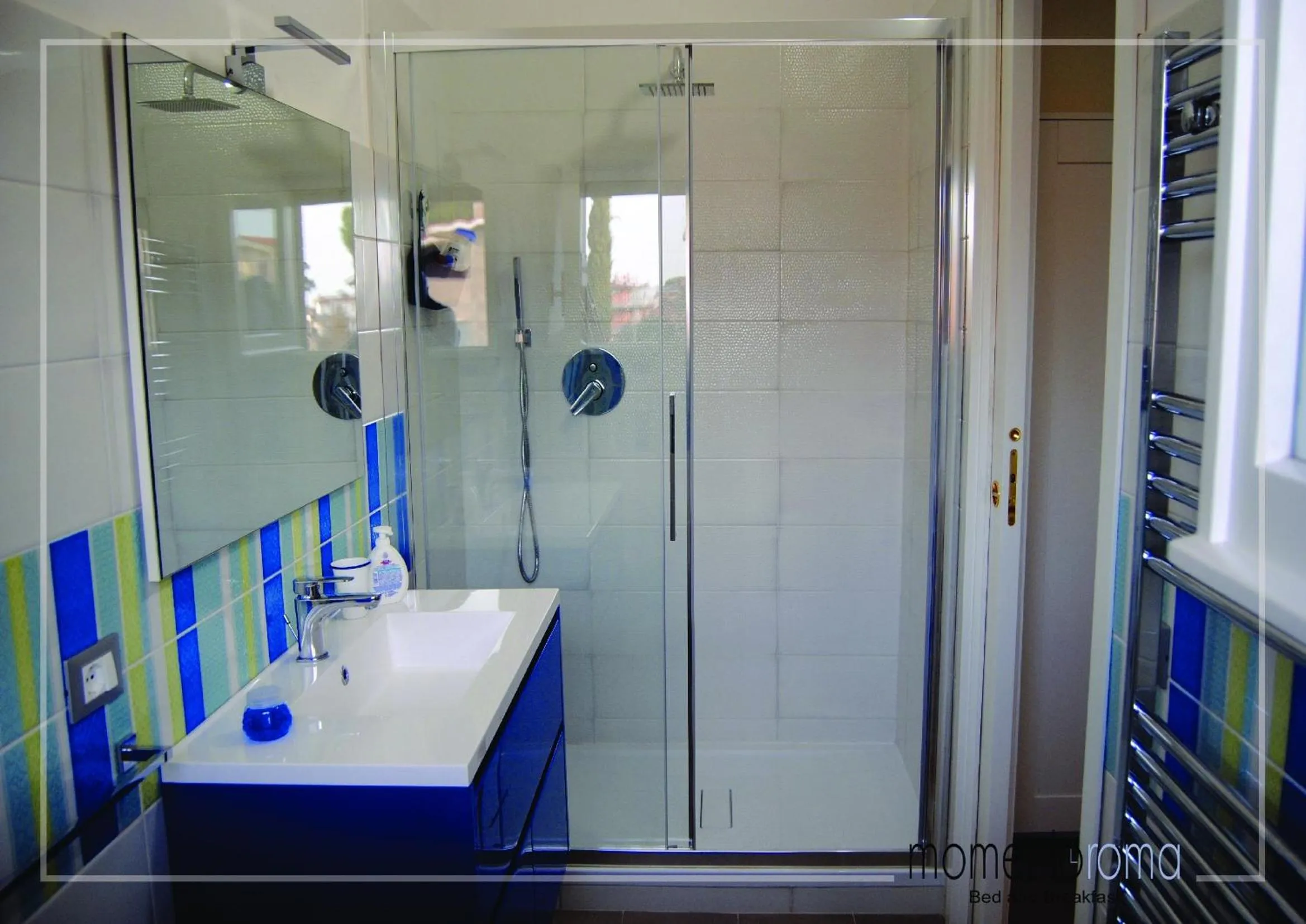 Shower in Momentoroma b&b