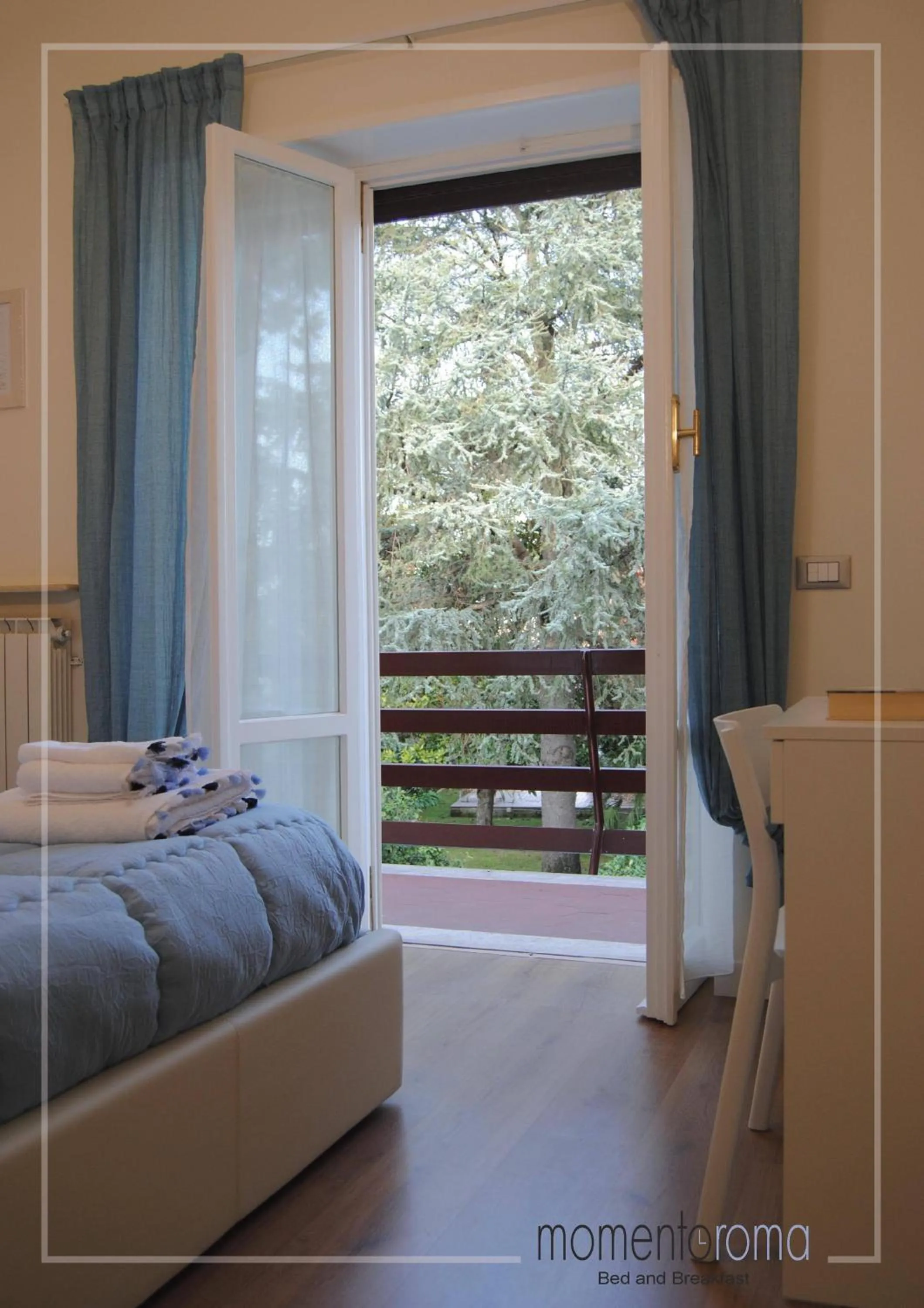 Bed in Momentoroma b&b