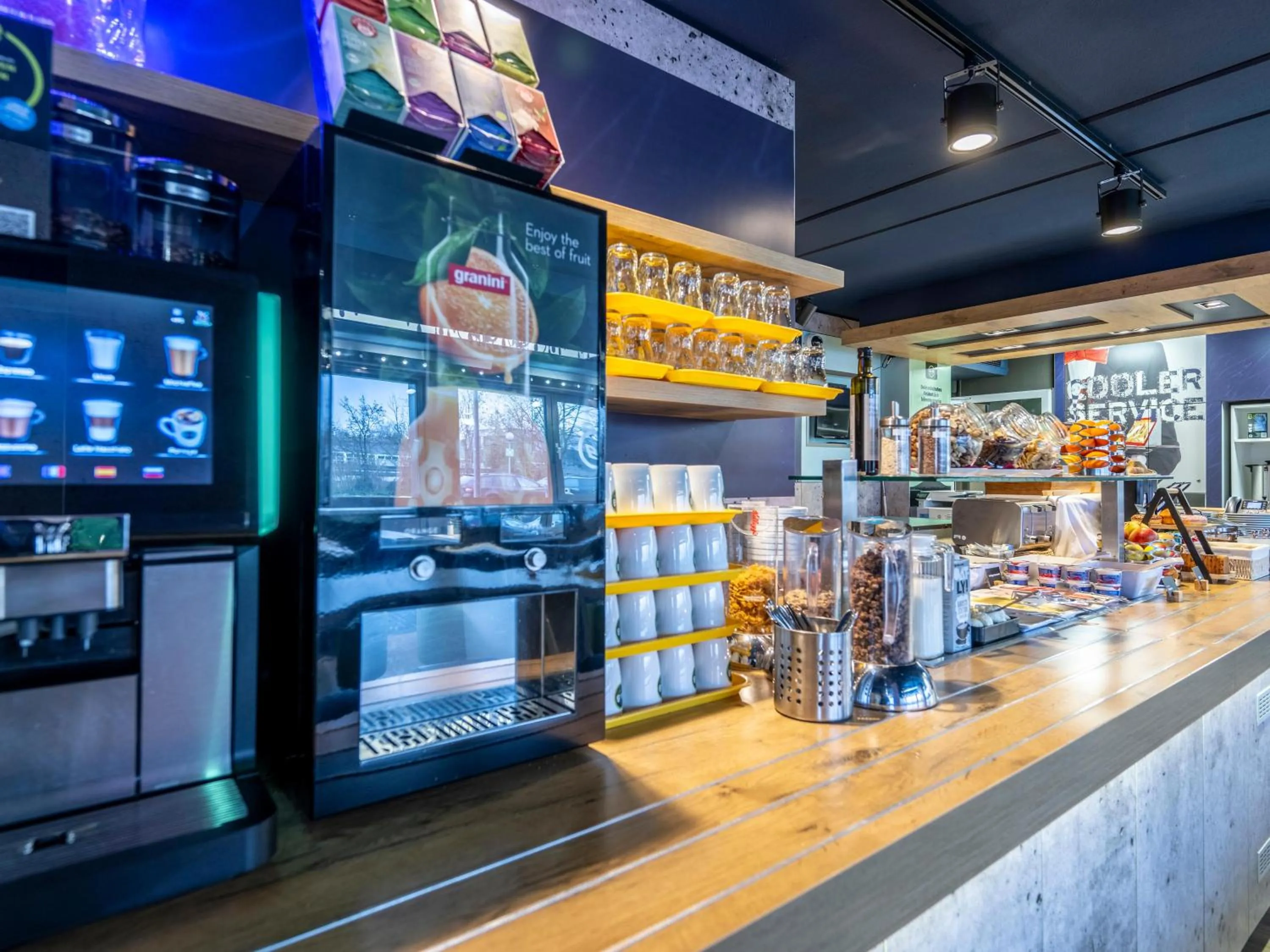 Restaurant/places to eat in ibis budget Düsseldorf Airport