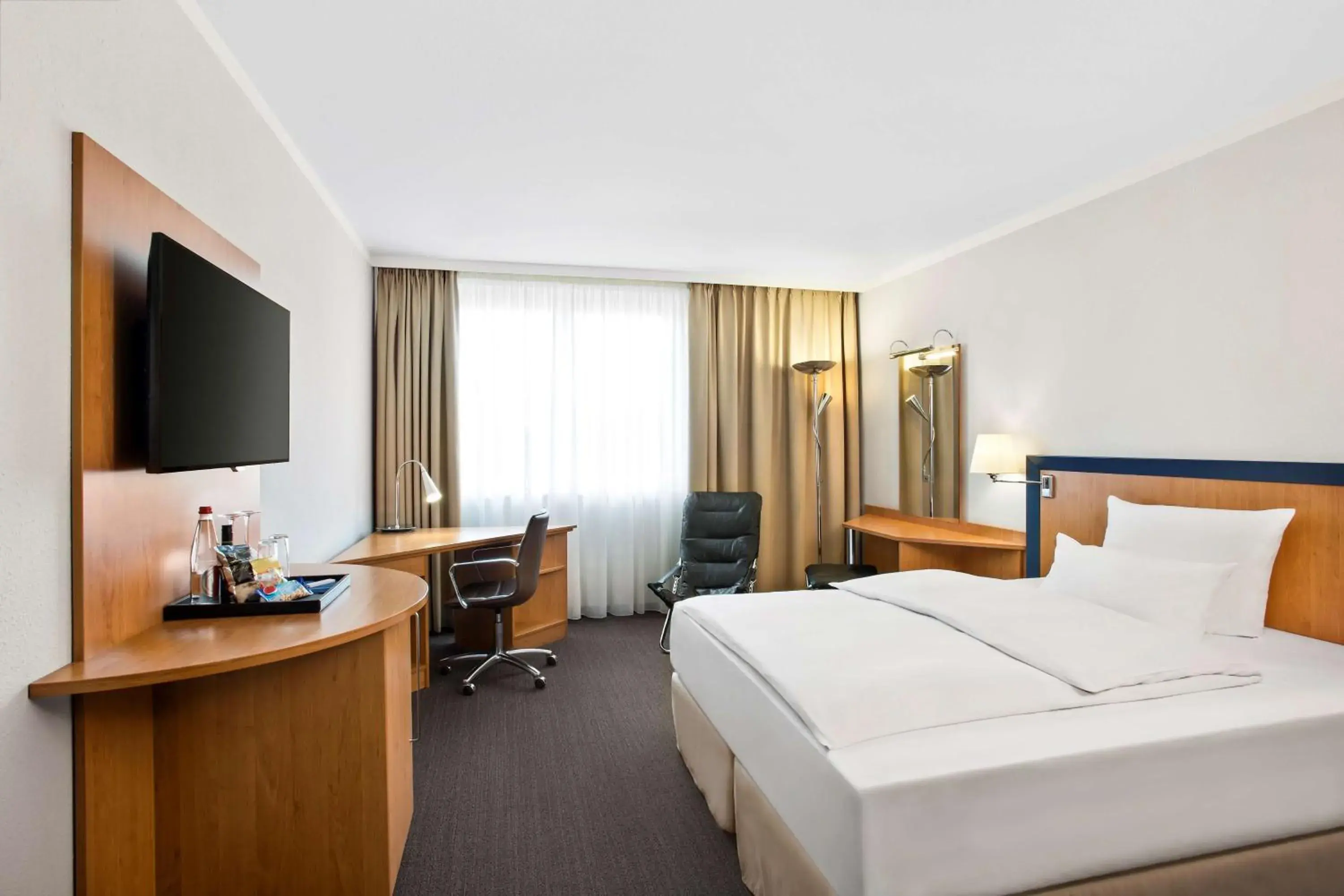 Standard Double or Twin Room in NH Frankfurt Airport West Standard Double or Twin Room in NH Frankfurt Airport West