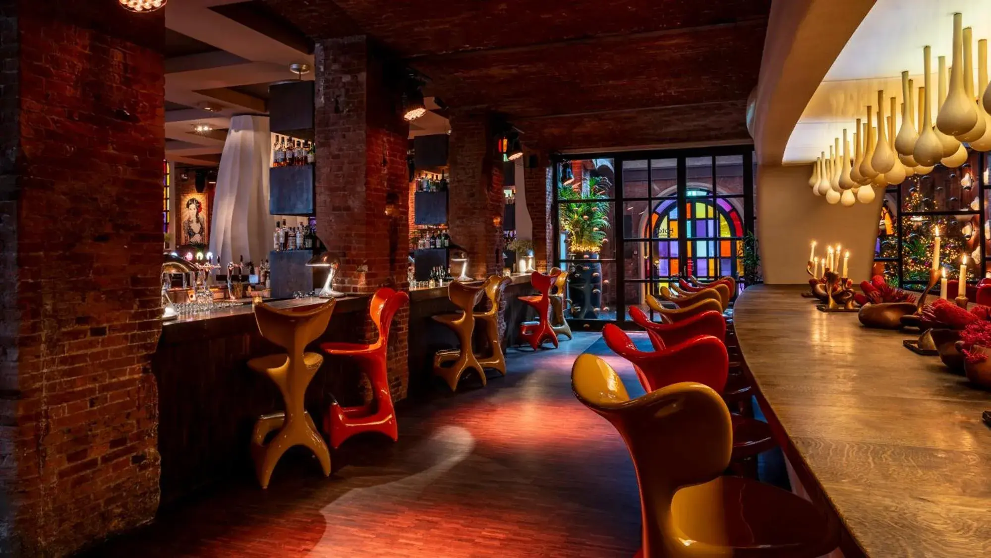 Lounge or bar in east Hotel Hamburg Lounge or bar in east Hotel Hamburg