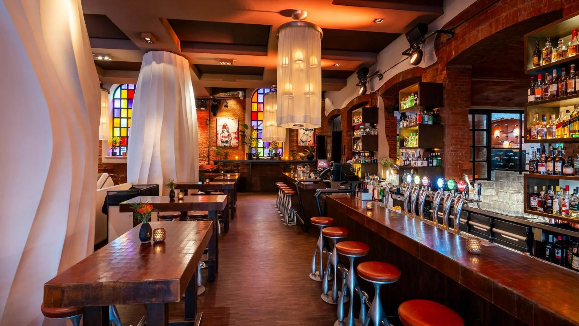 Lounge or bar in east Hotel Hamburg