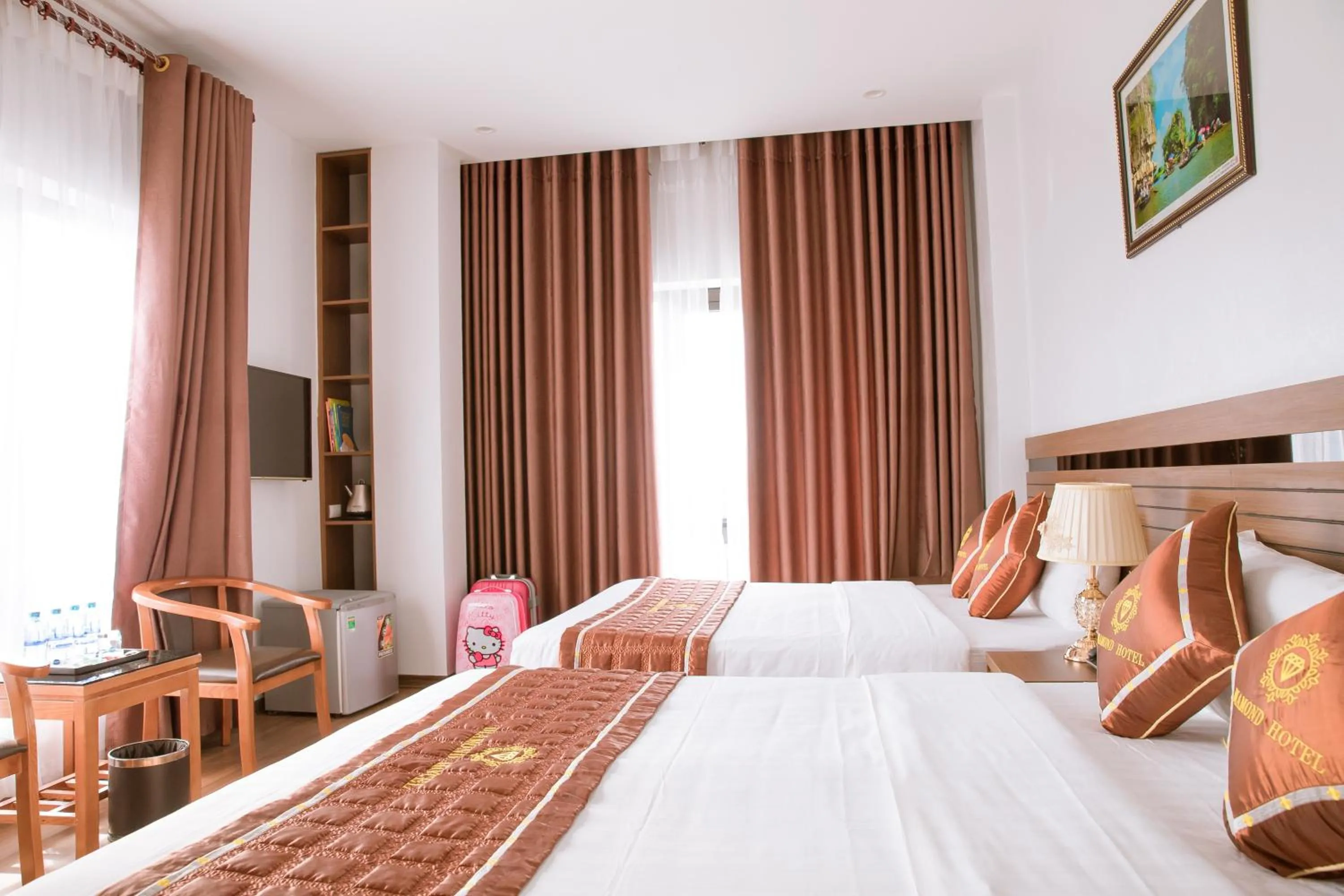 Bedroom, Bed in Diamond Hotel