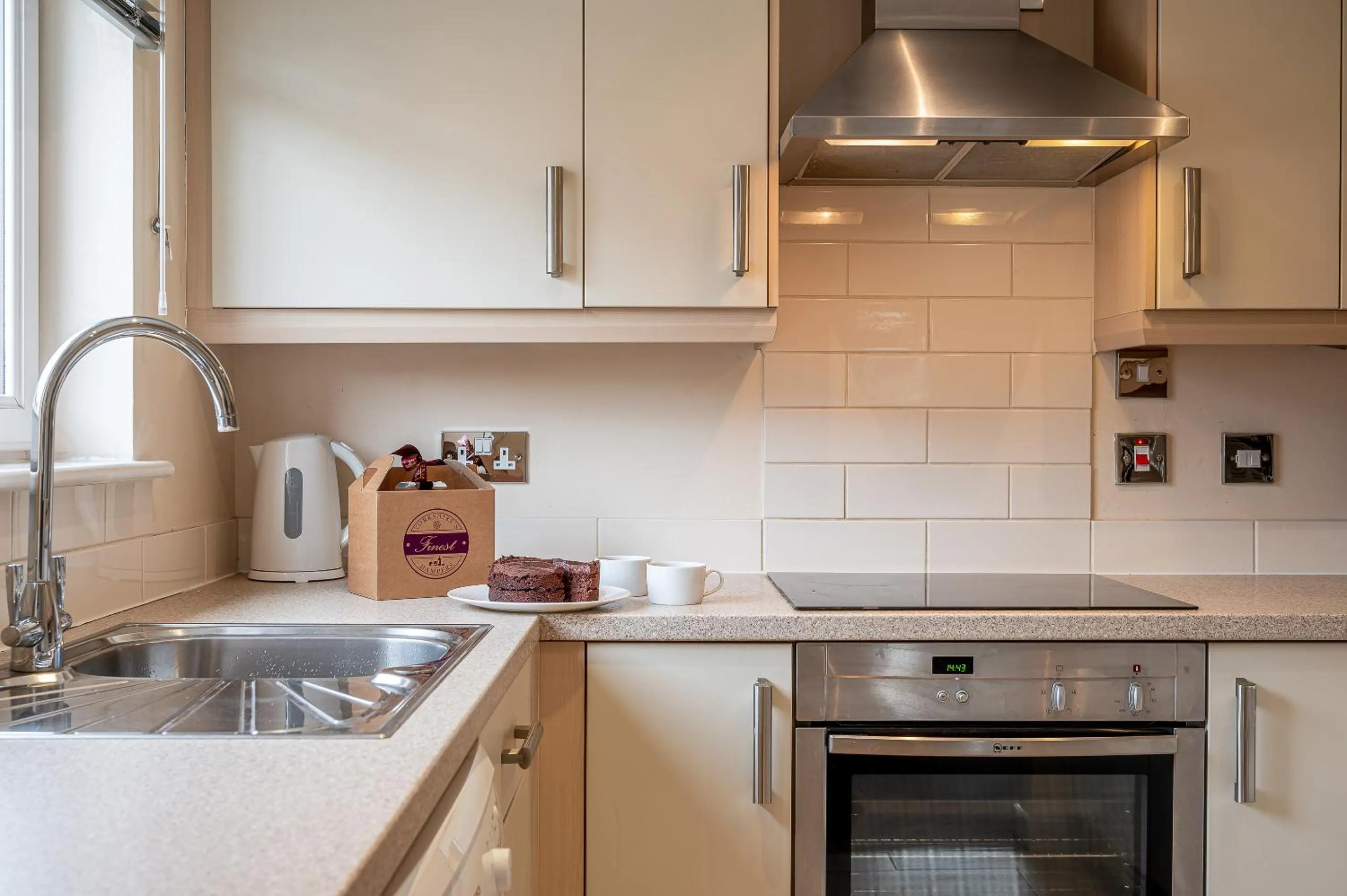 Kitchen or kitchenette in 4 Crambeck Court