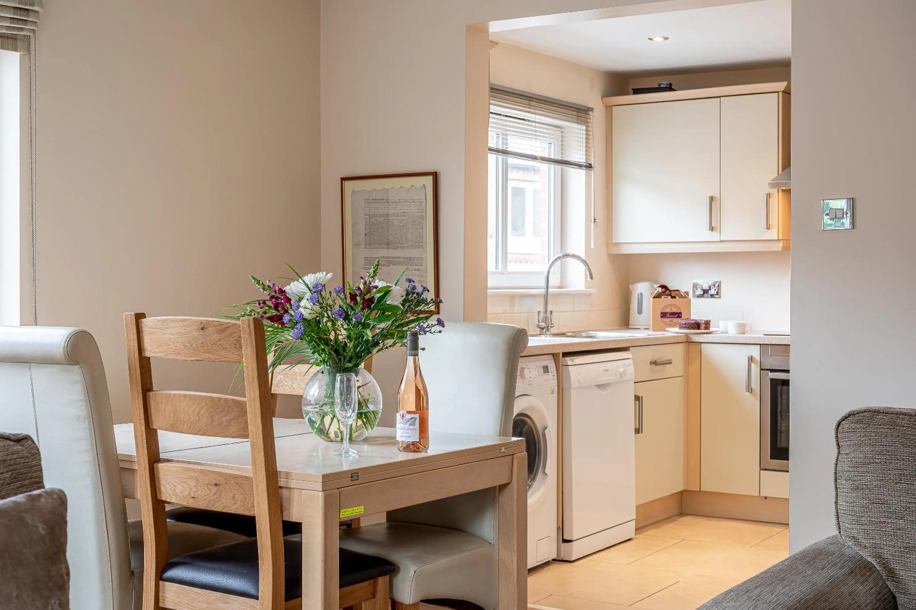 Kitchen or kitchenette in 4 Crambeck Court