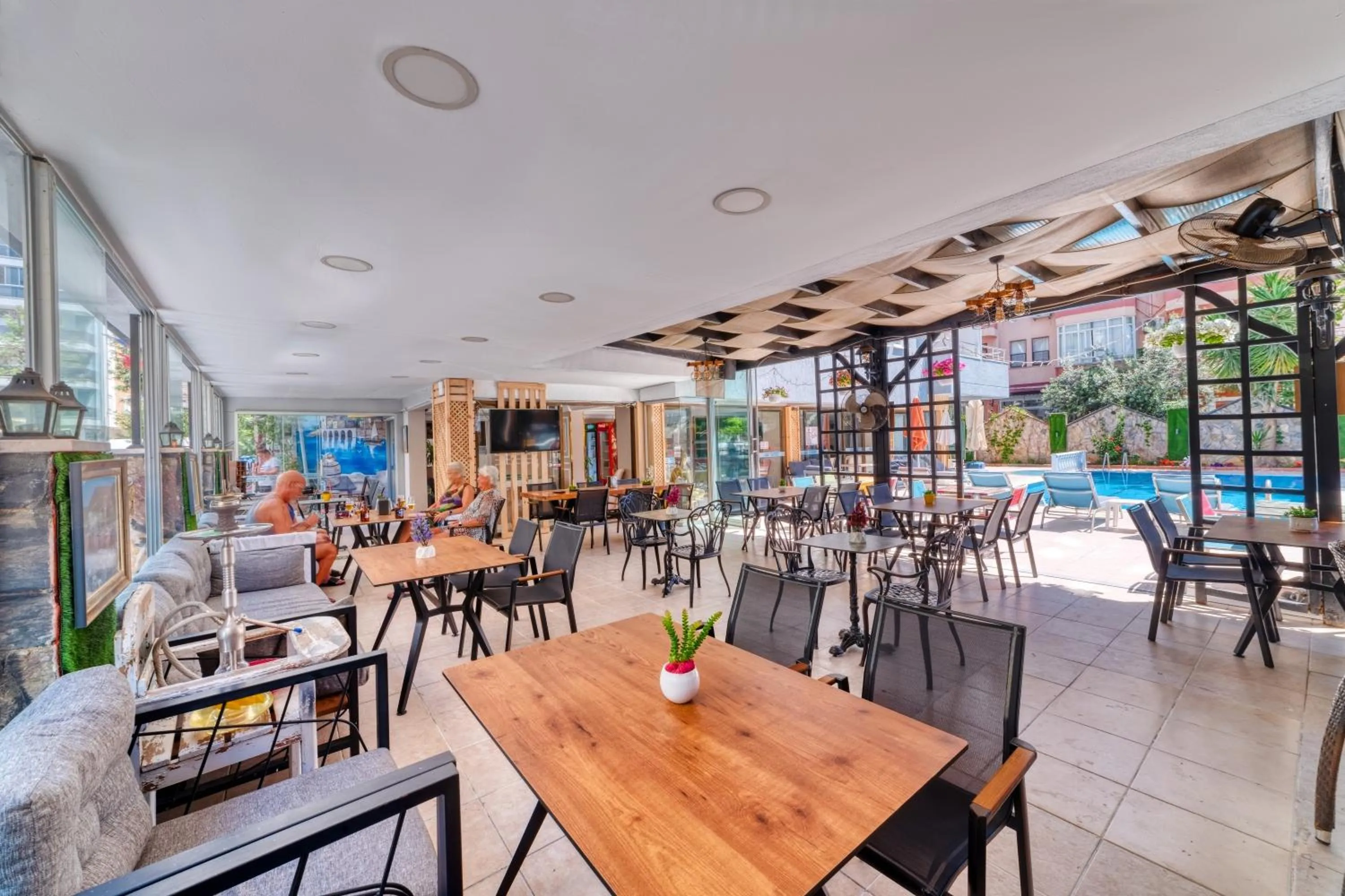 Restaurant/places to eat in Kleopatra ICARIA Apart Hotel