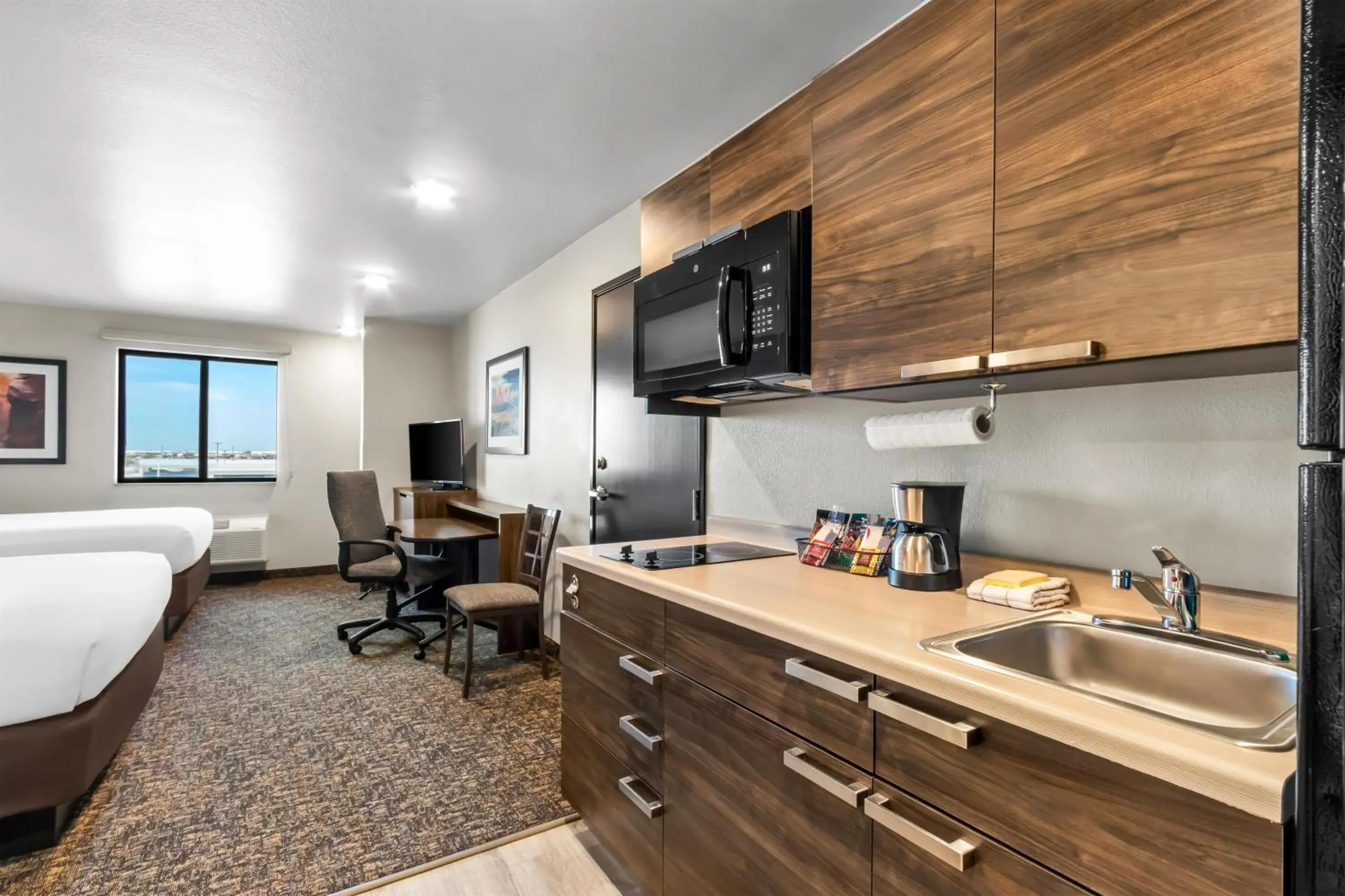 Bathroom, Bed in Sonesta Simply Suites Avondale Bathroom, Bed in Sonesta Simply Suites Avondale