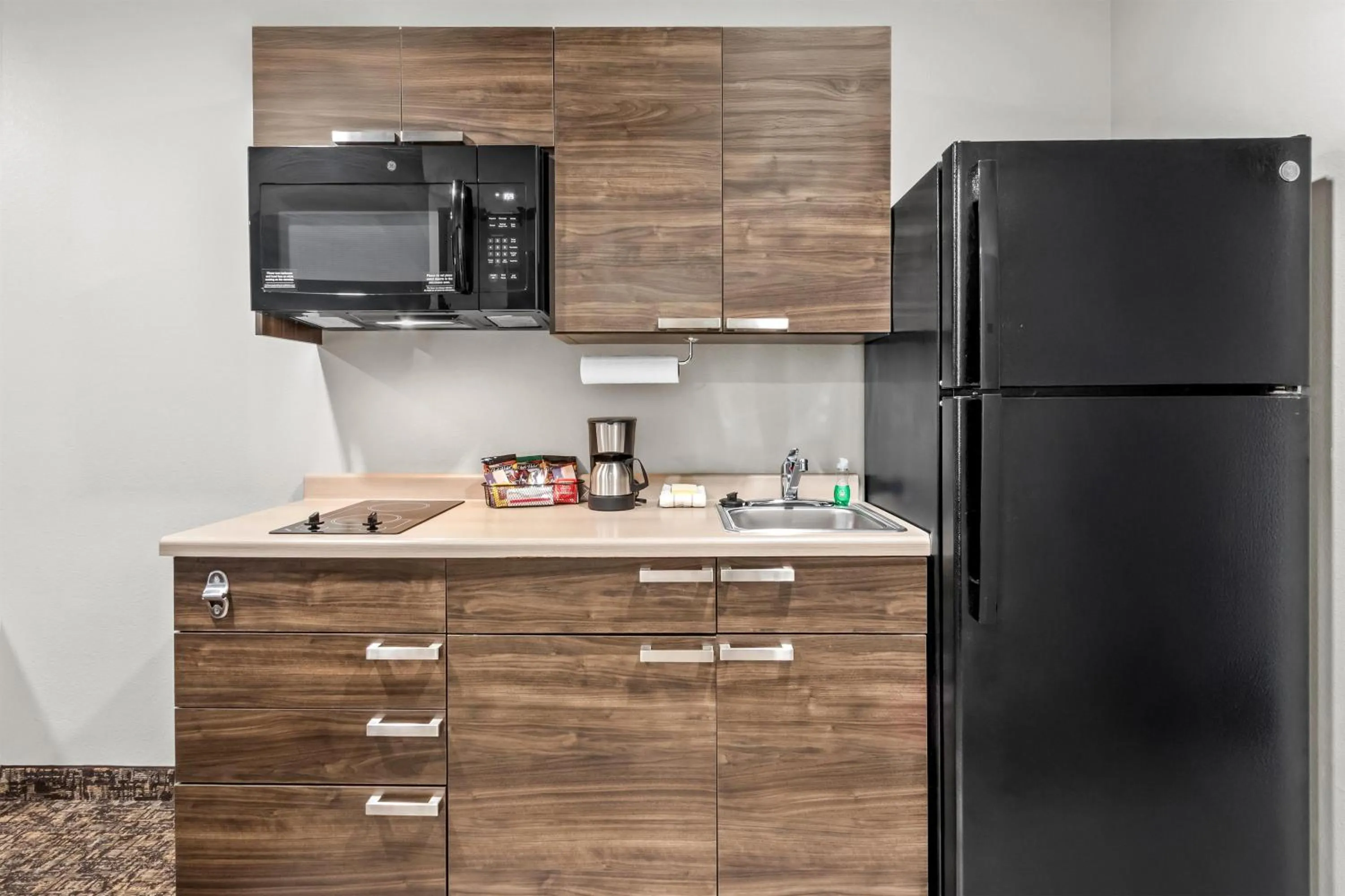 Kitchen or kitchenette in Sonesta Simply Suites Avondale