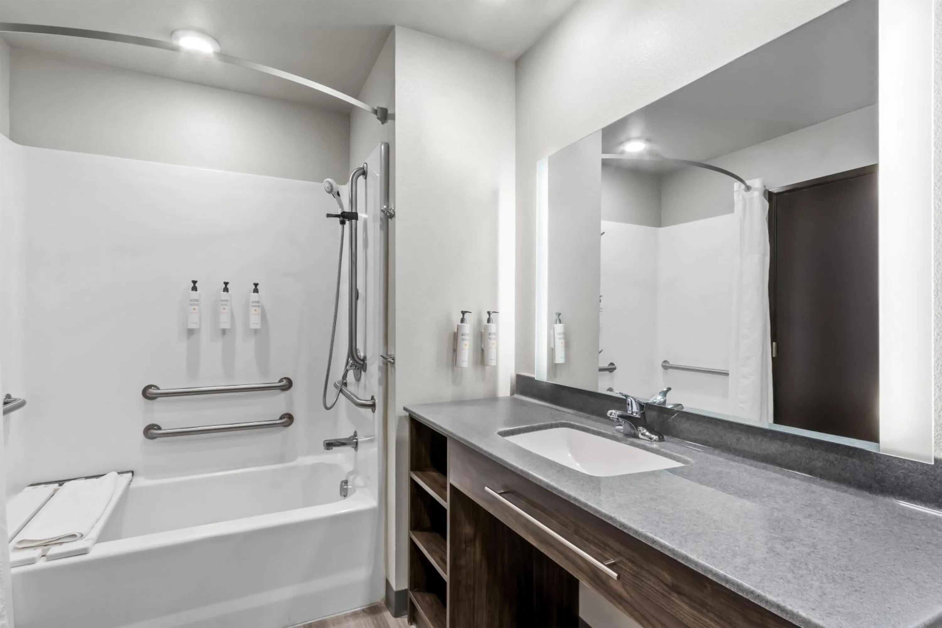 Bathroom in Sonesta Simply Suites Avondale