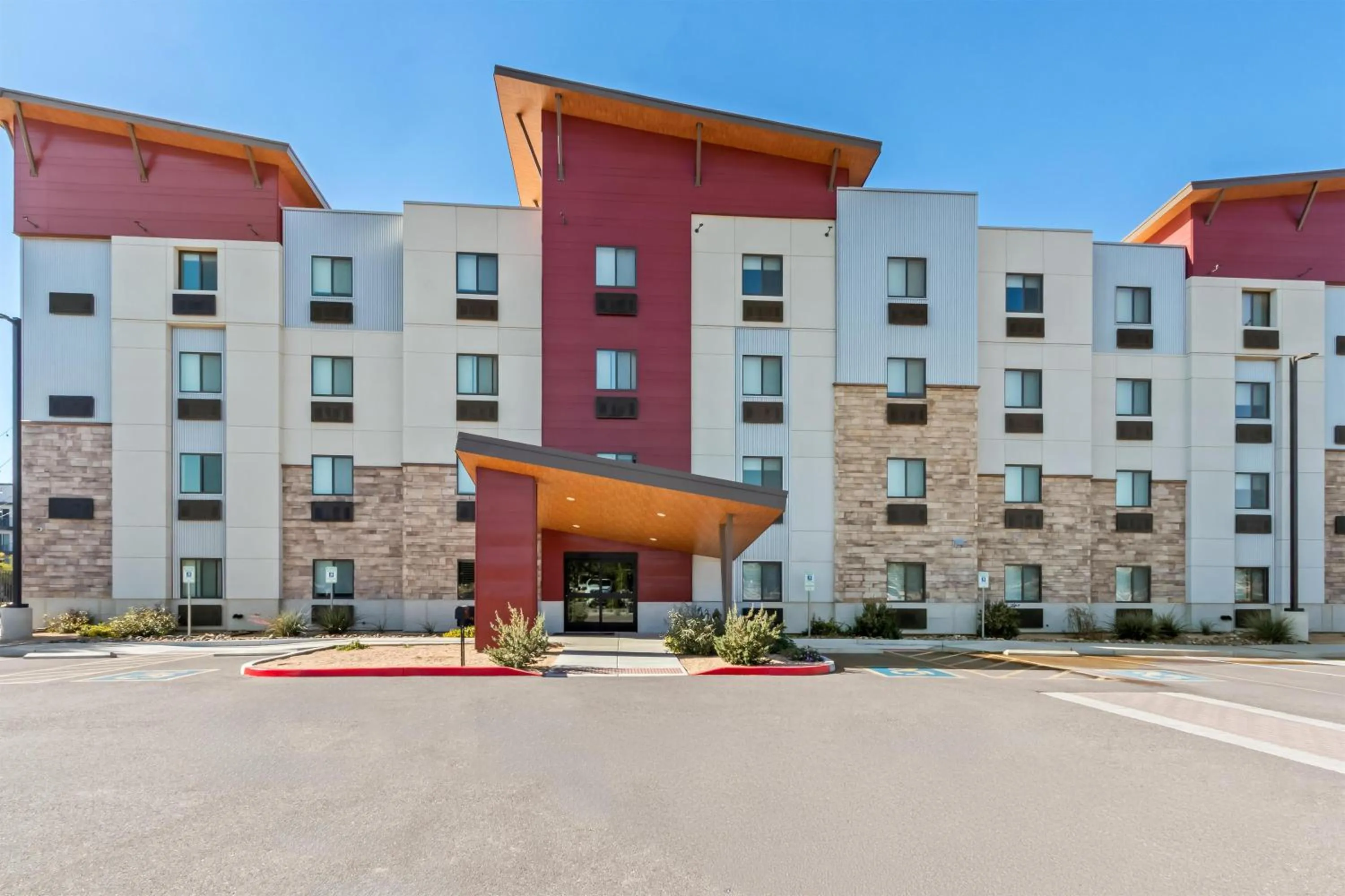 Property building in Sonesta Simply Suites Avondale