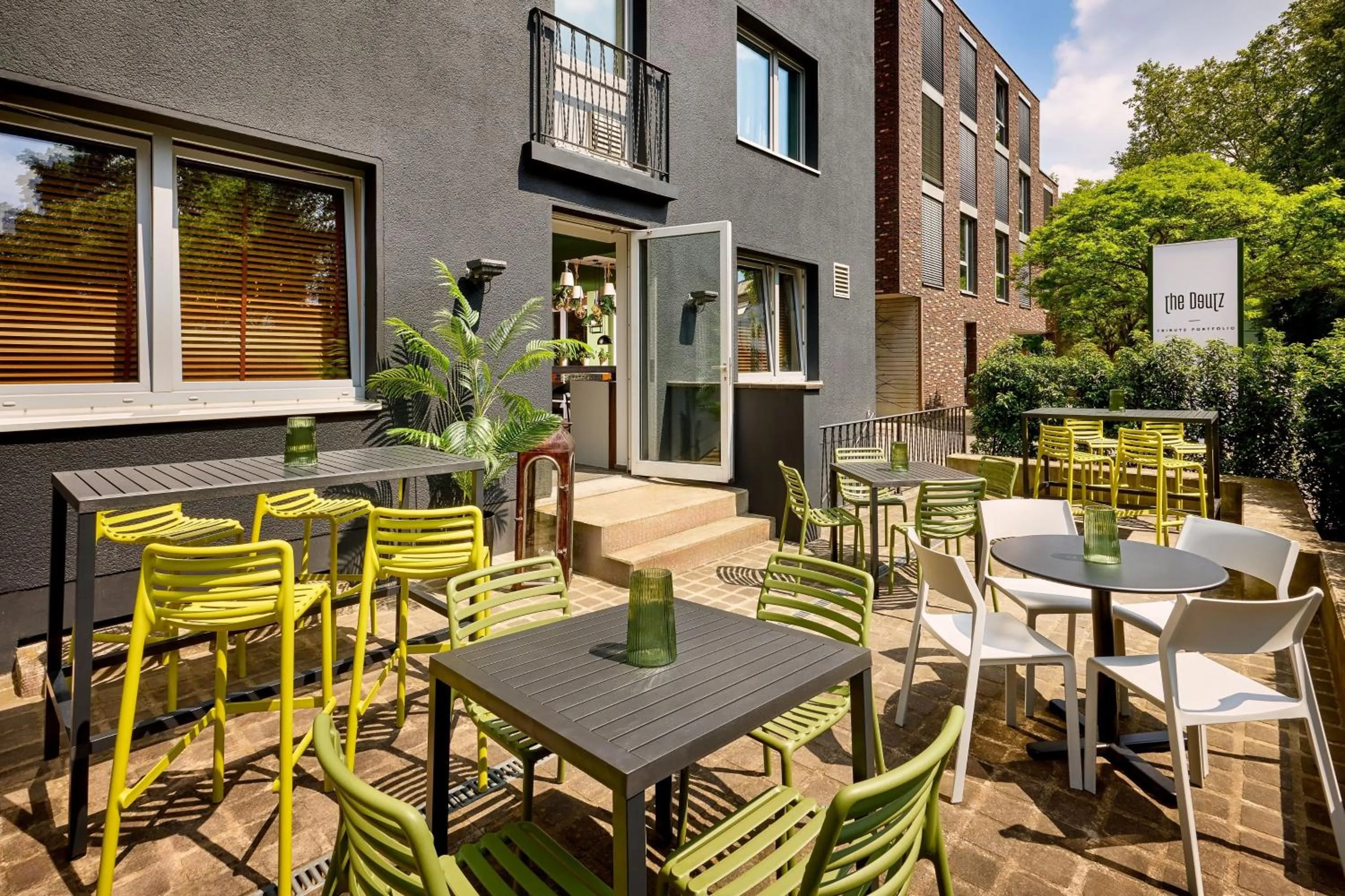 Restaurant/places to eat in the Deutz, a Tribute Portfolio Hotel