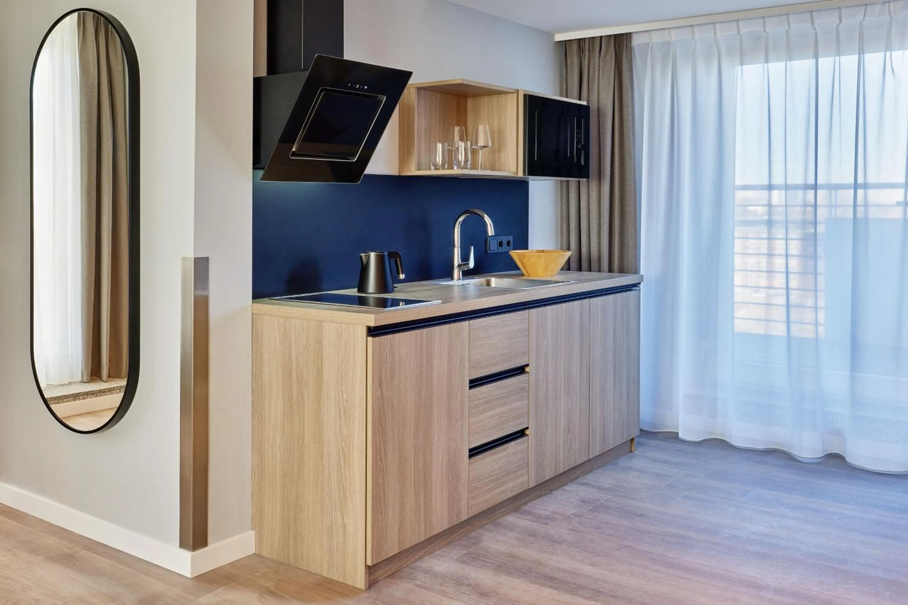 Kitchen or kitchenette in the Deutz, a Tribute Portfolio Hotel