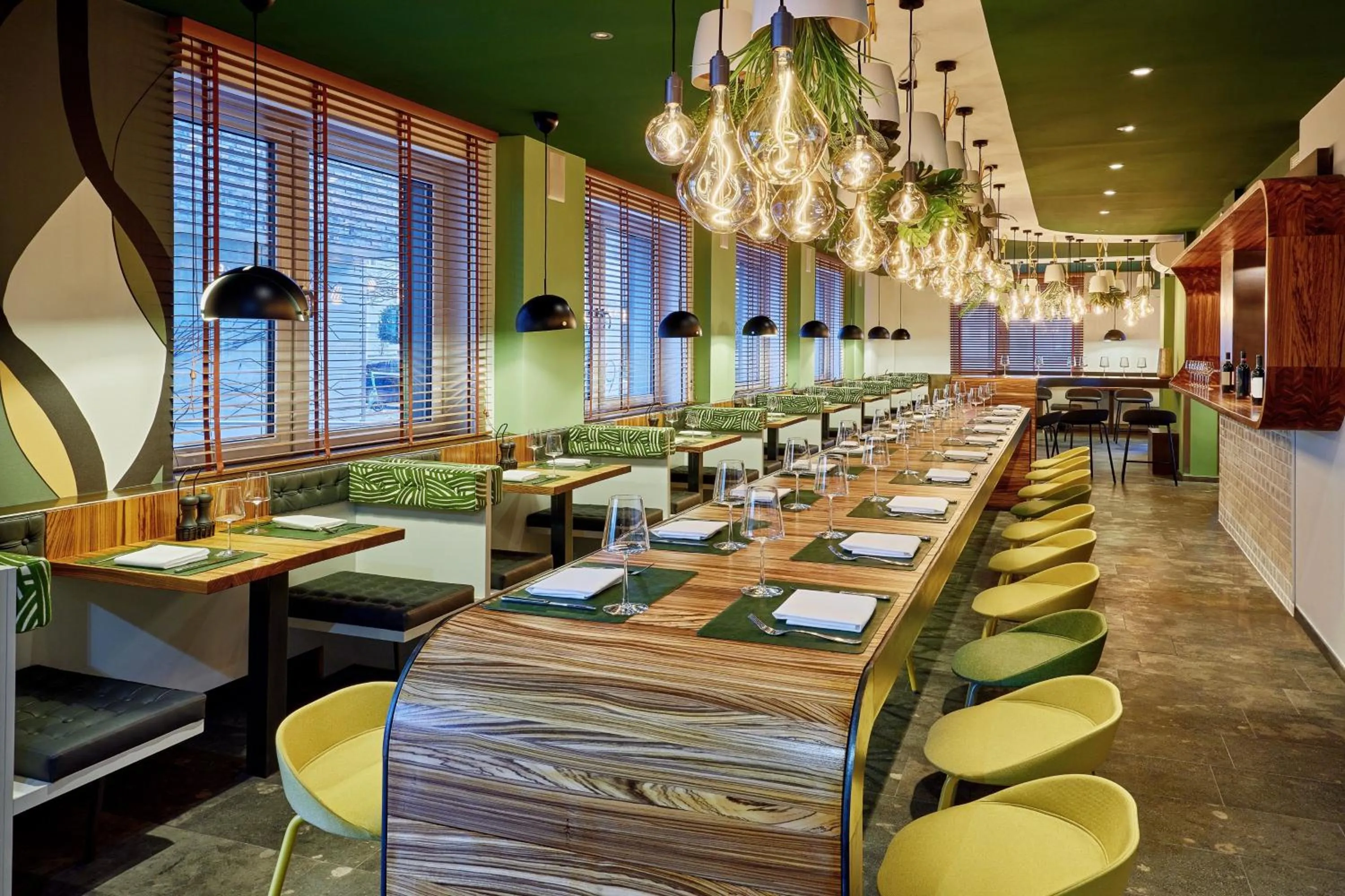 Restaurant/places to eat in the Deutz, a Tribute Portfolio Hotel