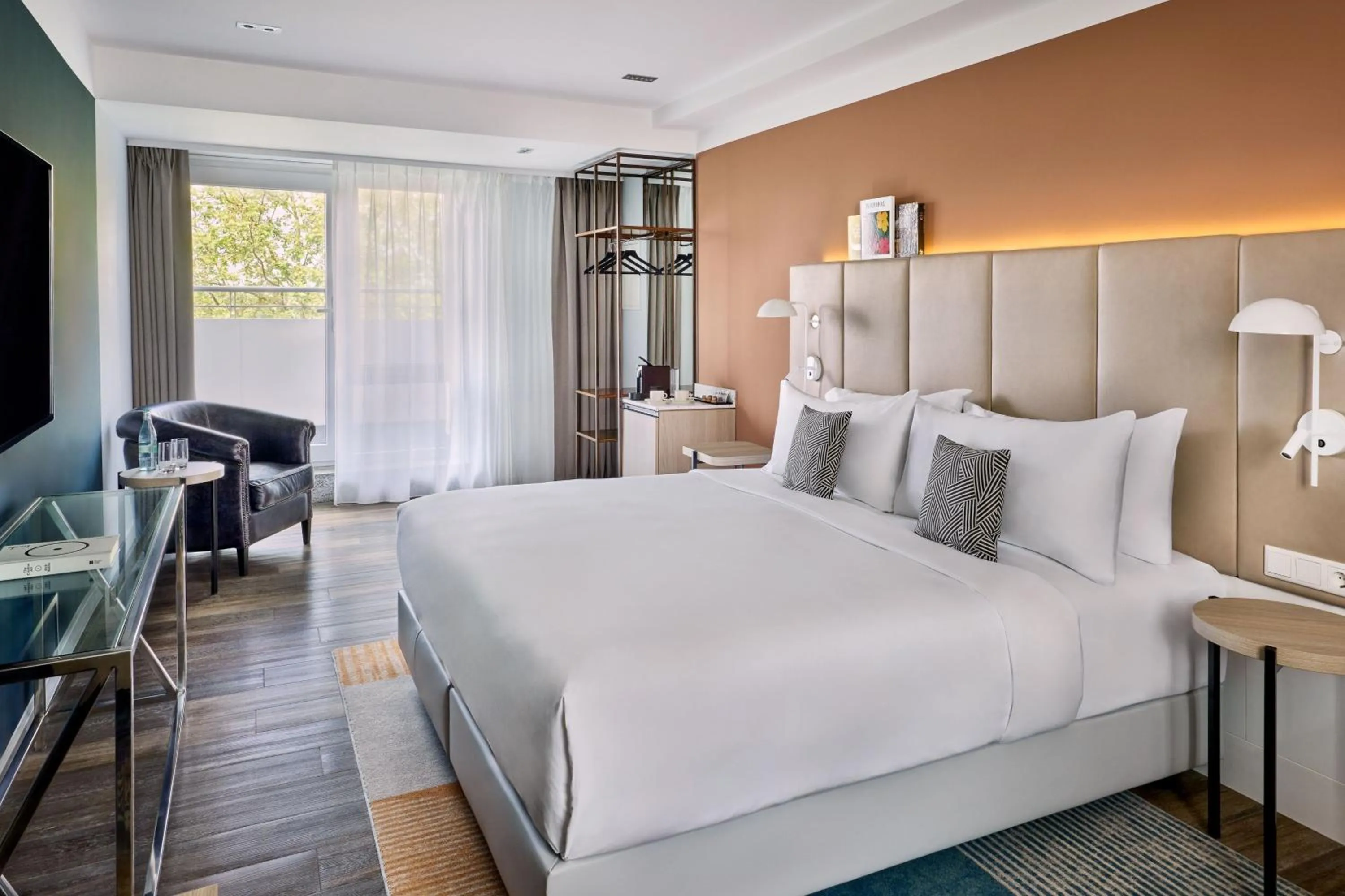 Photo of the whole room, Bed in the Deutz, a Tribute Portfolio Hotel