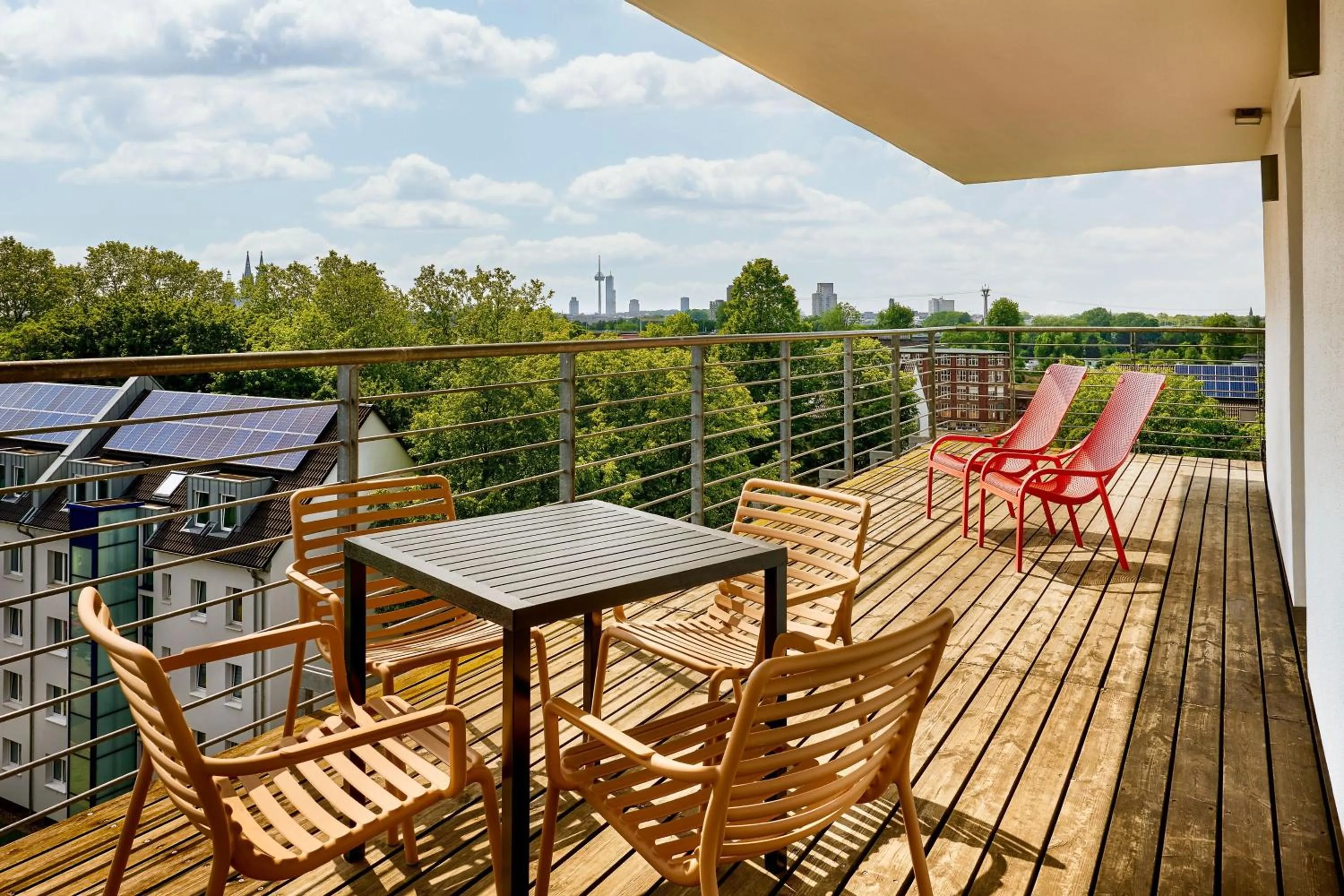 Photo of the whole room in the Deutz, a Tribute Portfolio Hotel