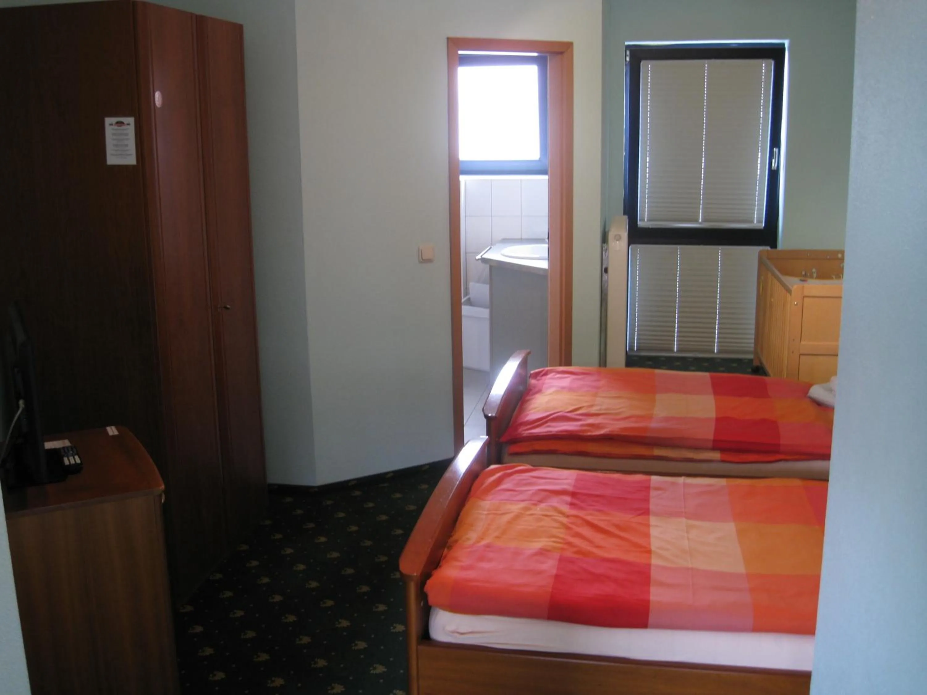 Photo of the whole room, Bed in Hotel Restaurant "Waldschänke"