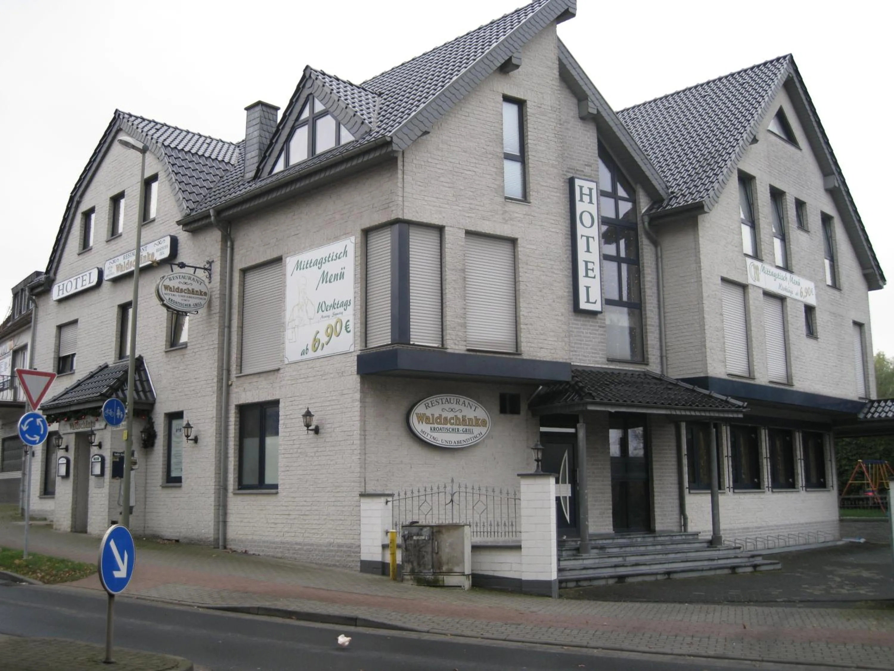 Facade/entrance in Hotel Restaurant "Waldschänke"