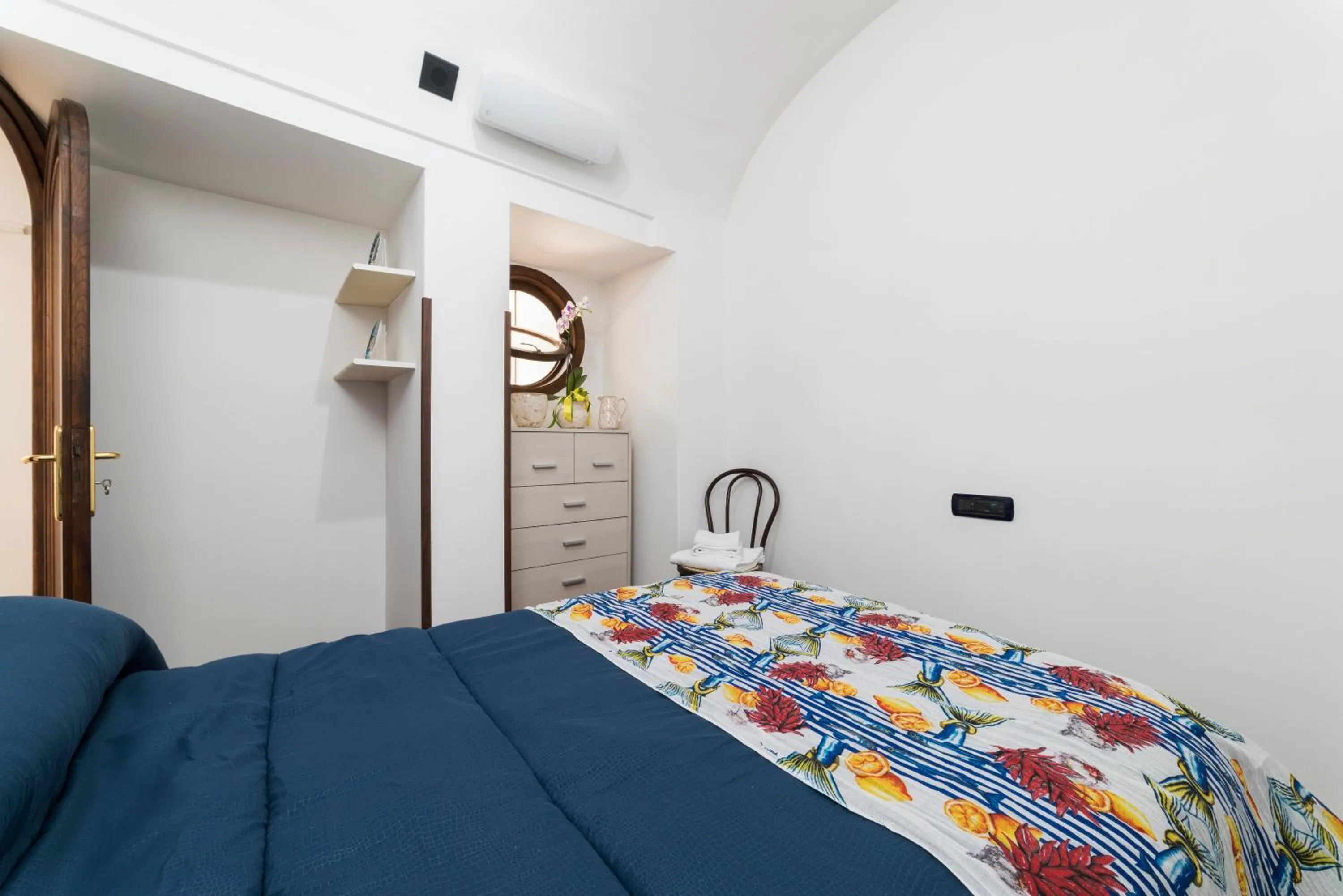 Bedroom, Bed in Estate4home - Namily house
