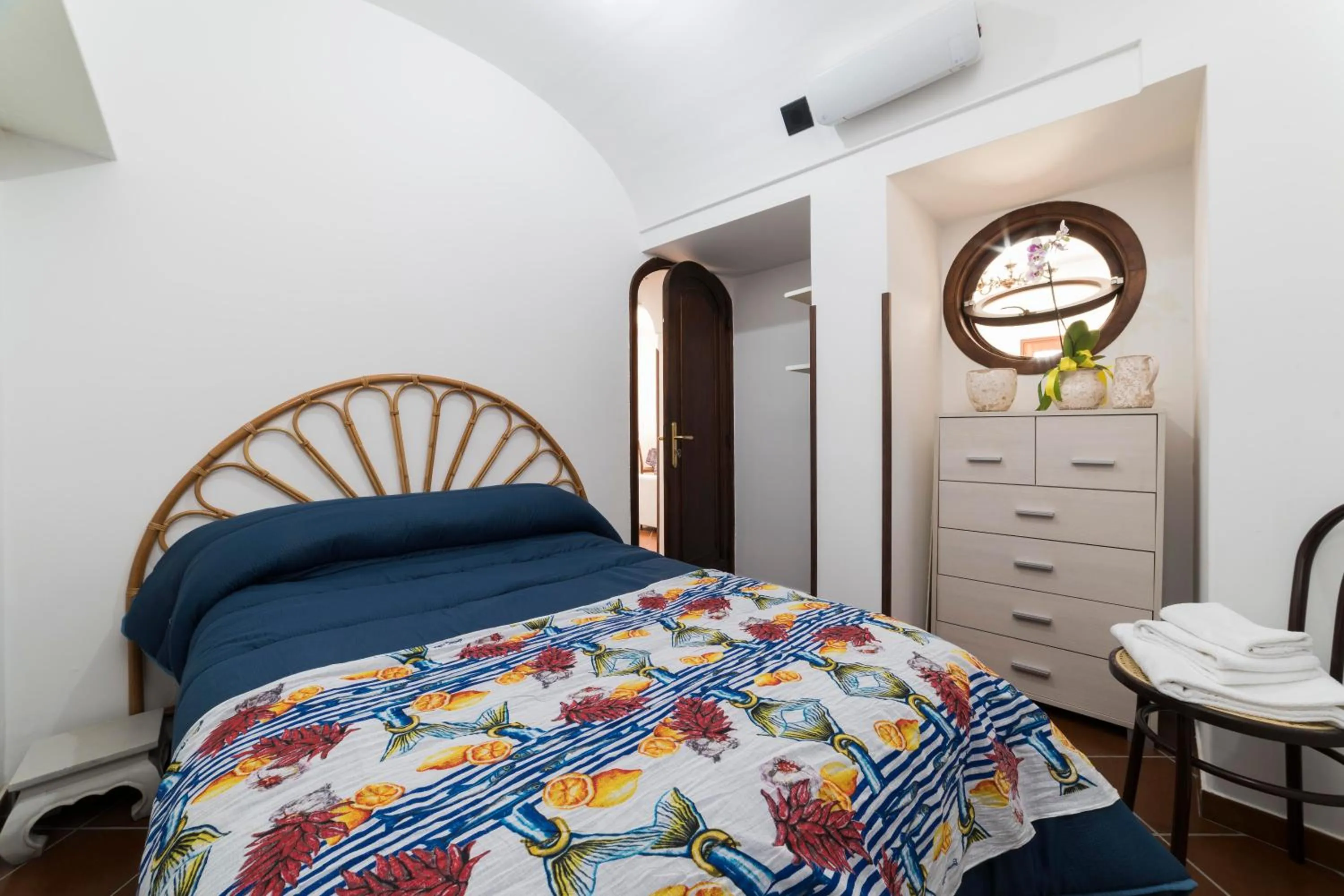 Bedroom, Bed in Estate4home - Namily house