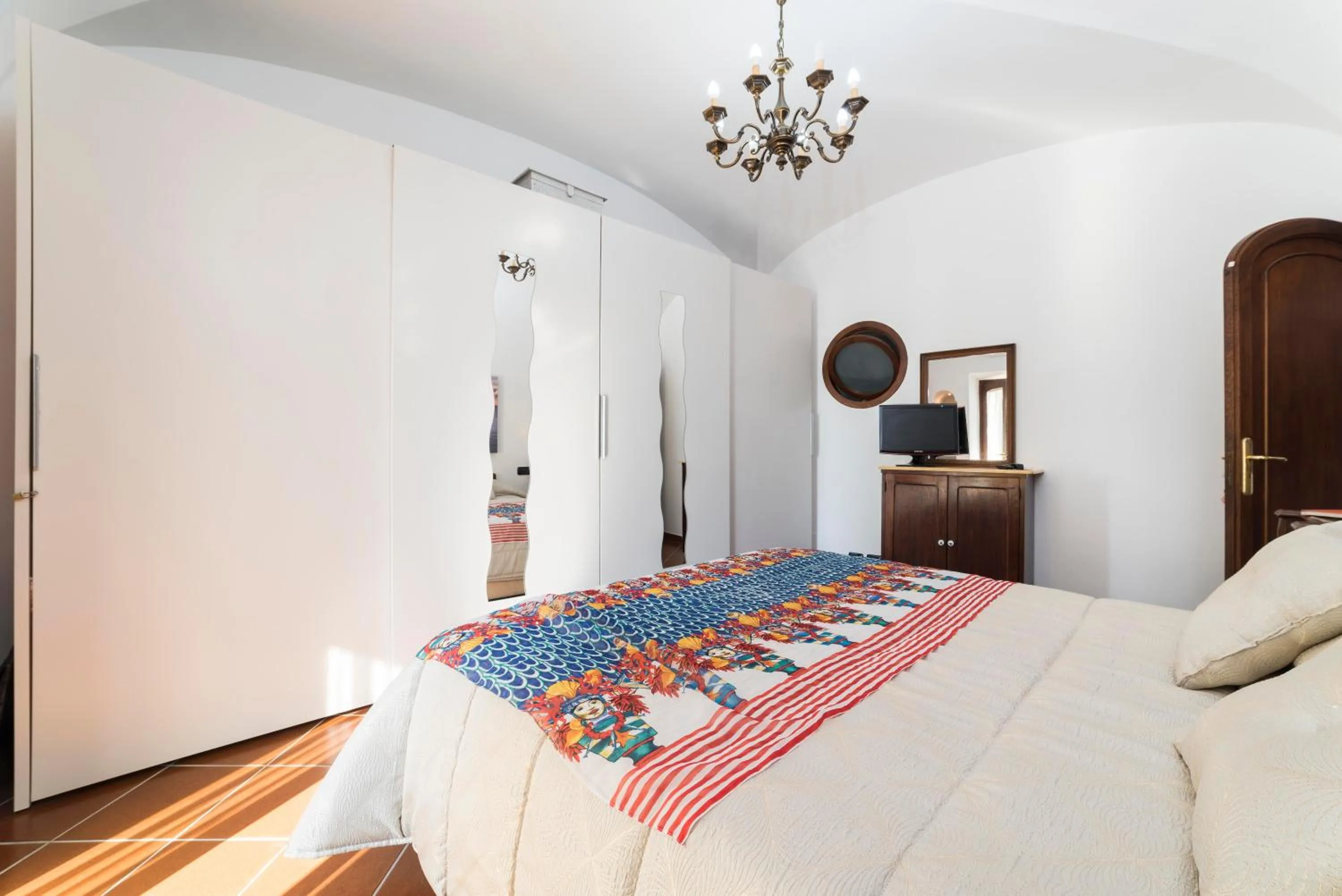 Bedroom, Bed in Estate4home - Namily house