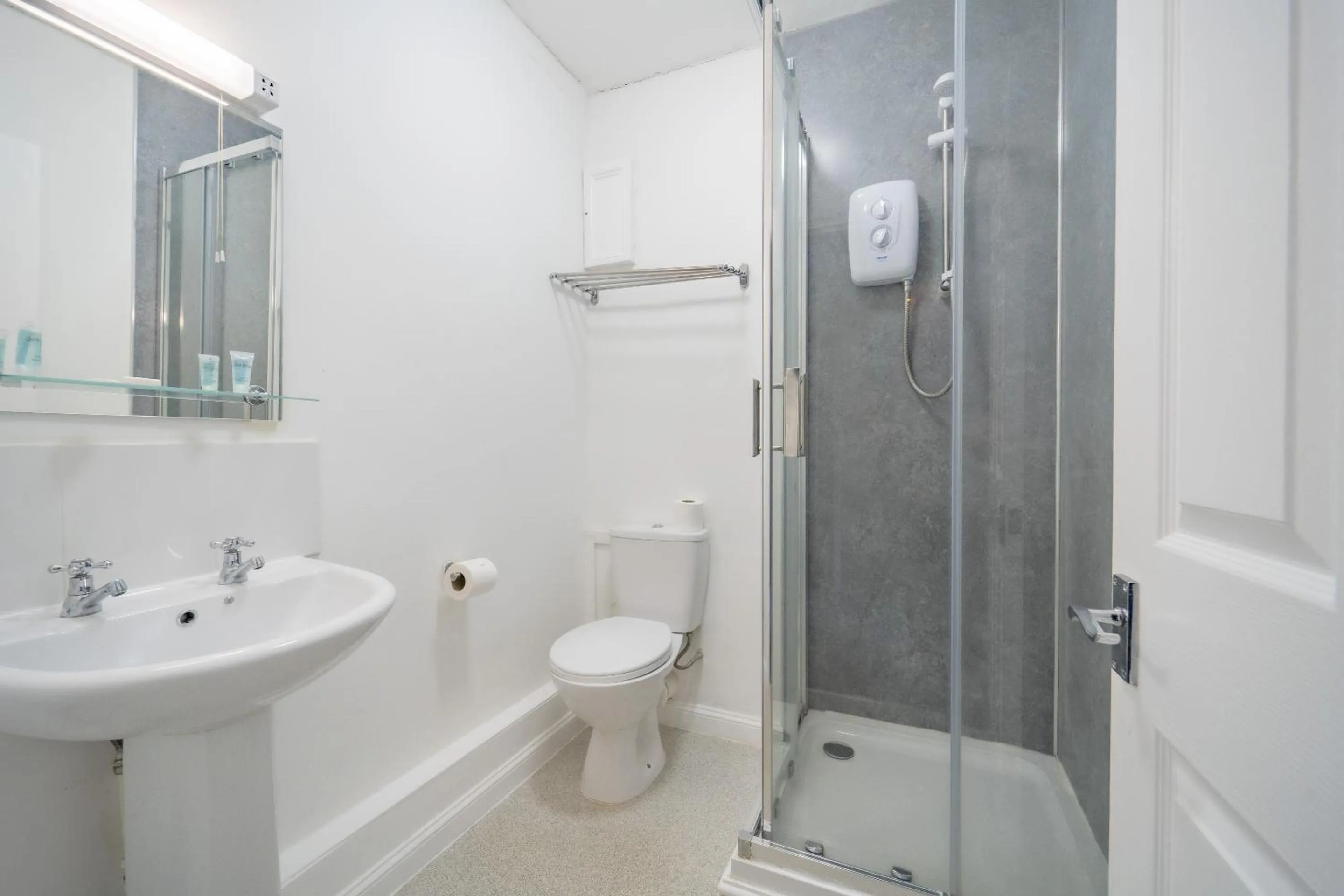 Bathroom in The Well Inn