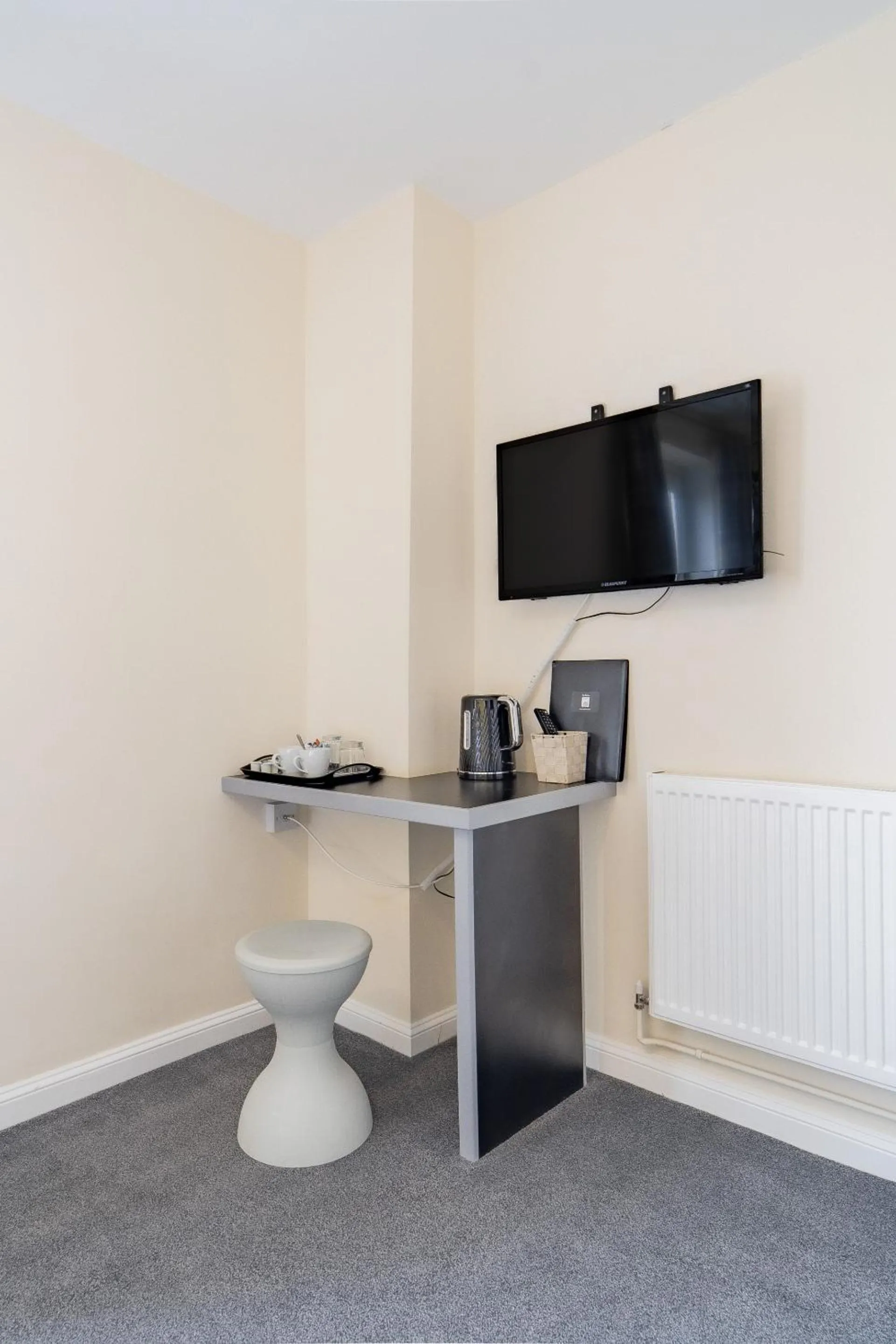 Bedroom in The Well Inn