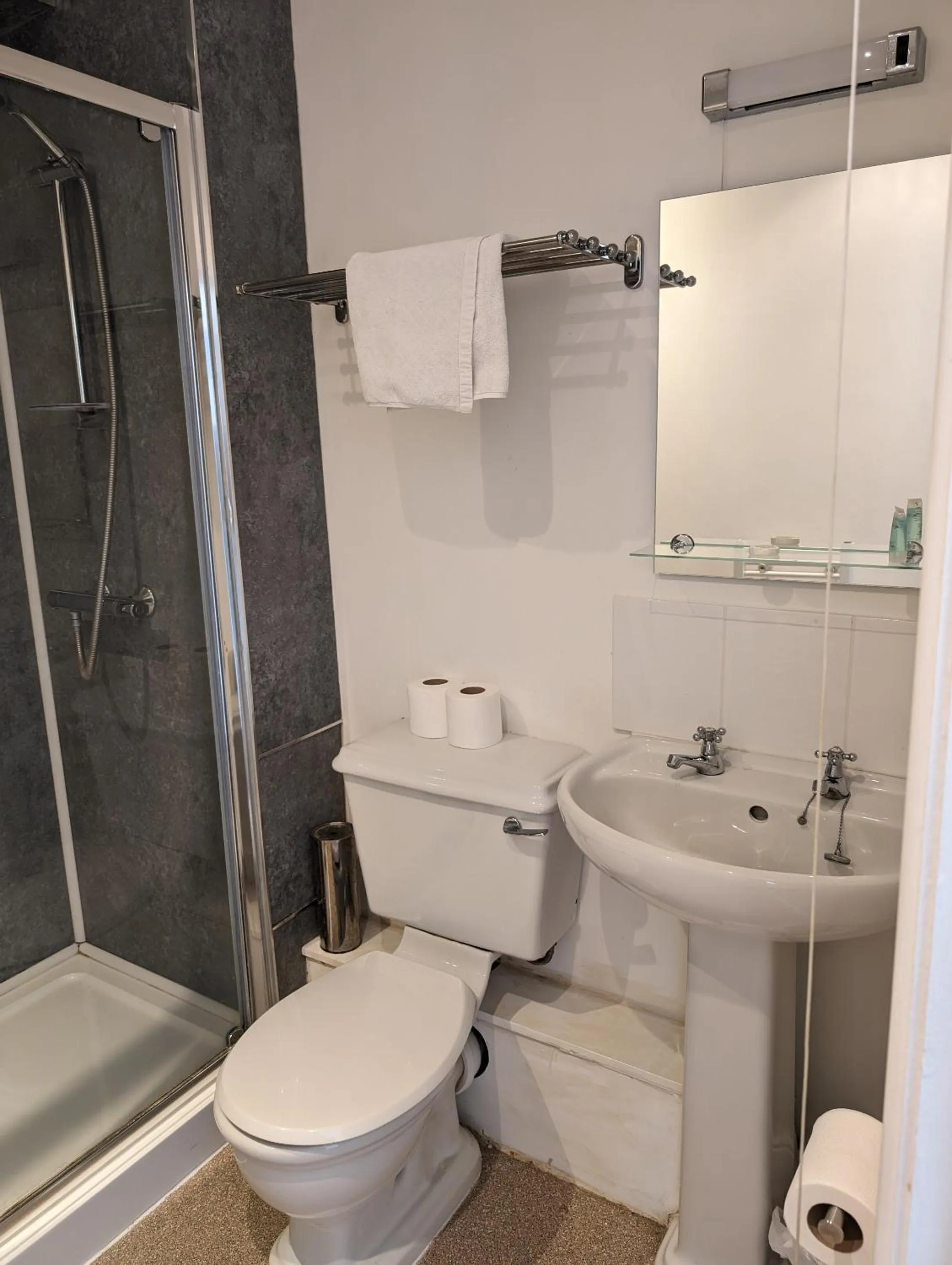 Bathroom in The Well Inn