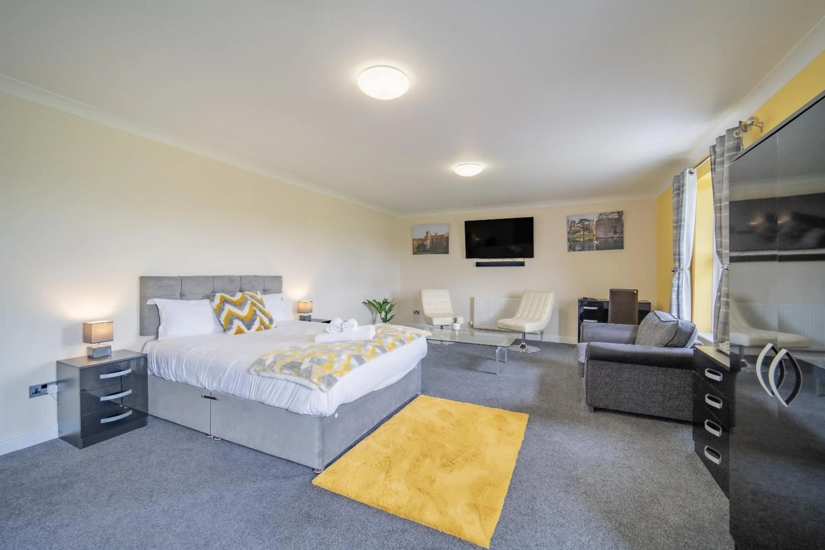 Bedroom in The Well Inn