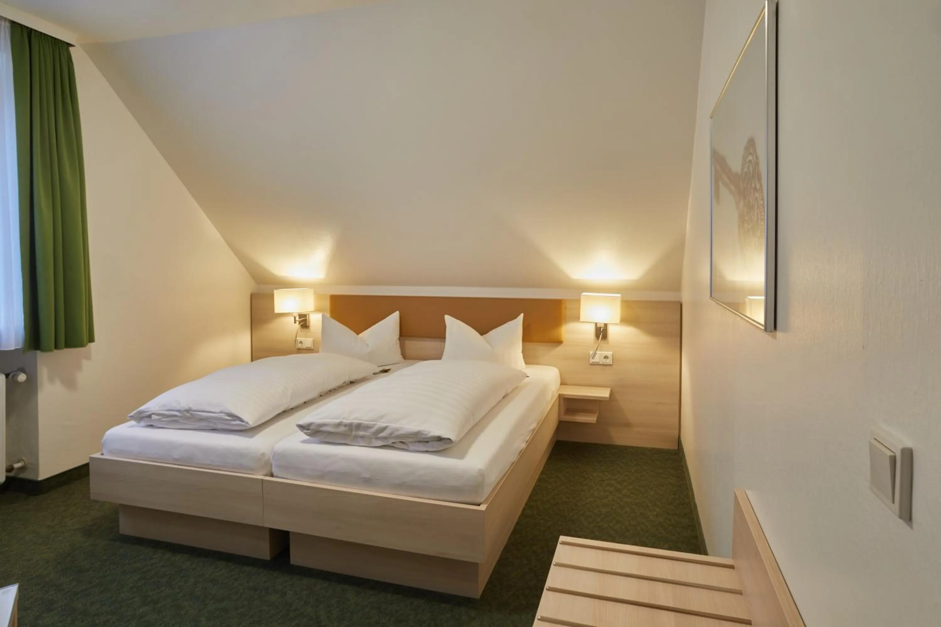 Bathroom, Bed in Hotel Zur Traube