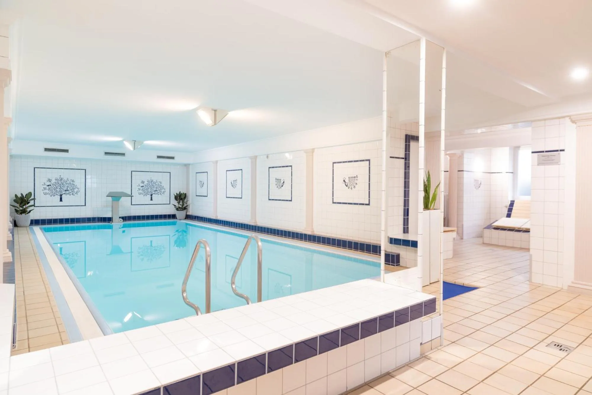 Swimming pool in Waldhotel Eskeshof