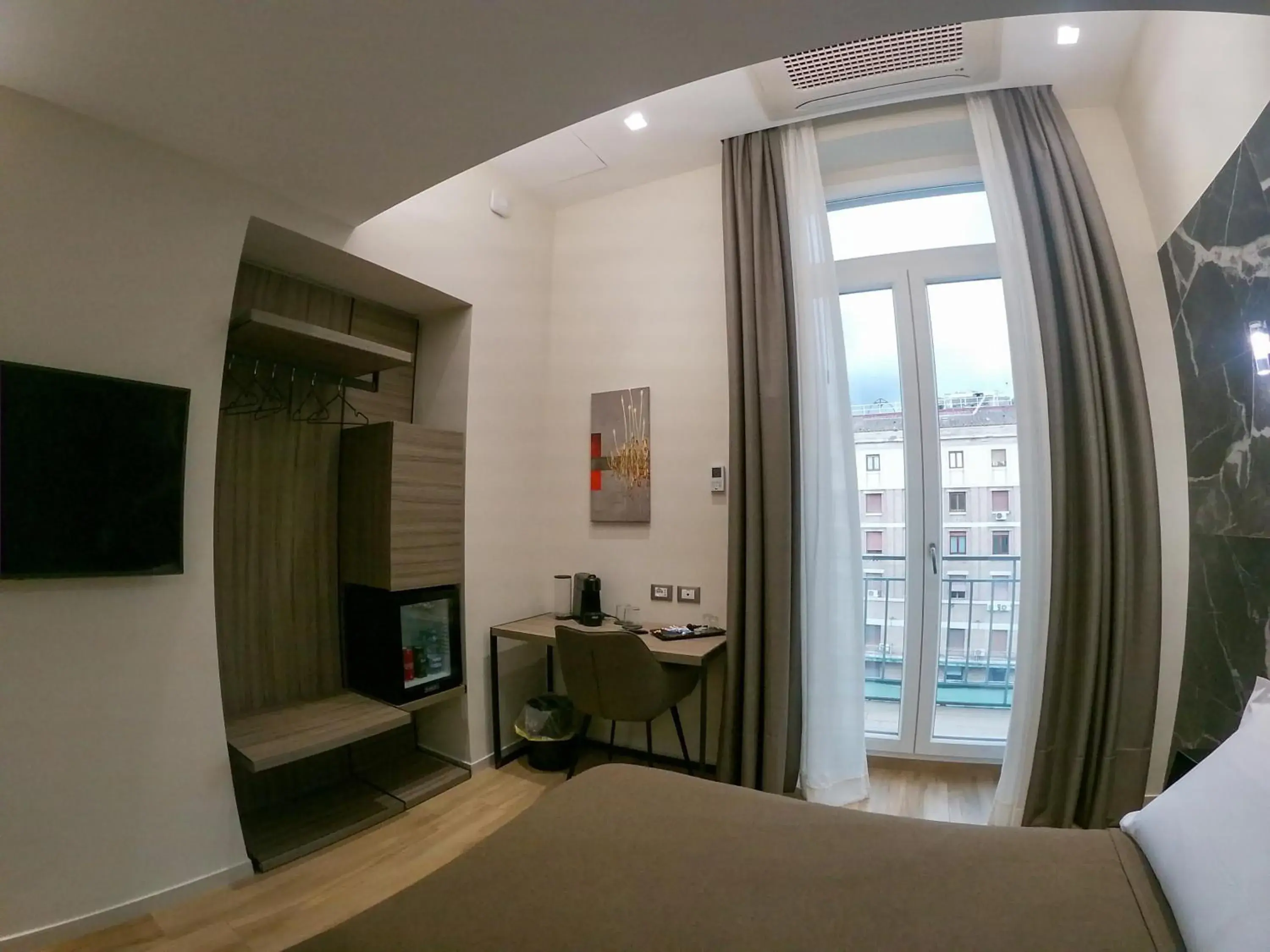 Queen Room with Balcony in Municipio Luxury Suite Queen Room with Balcony in Municipio Luxury Suite