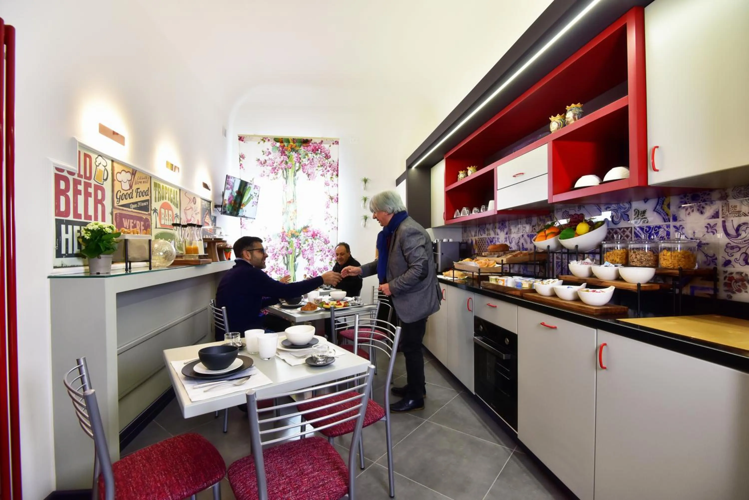 Breakfast in ANFITEATRO LE SUITES