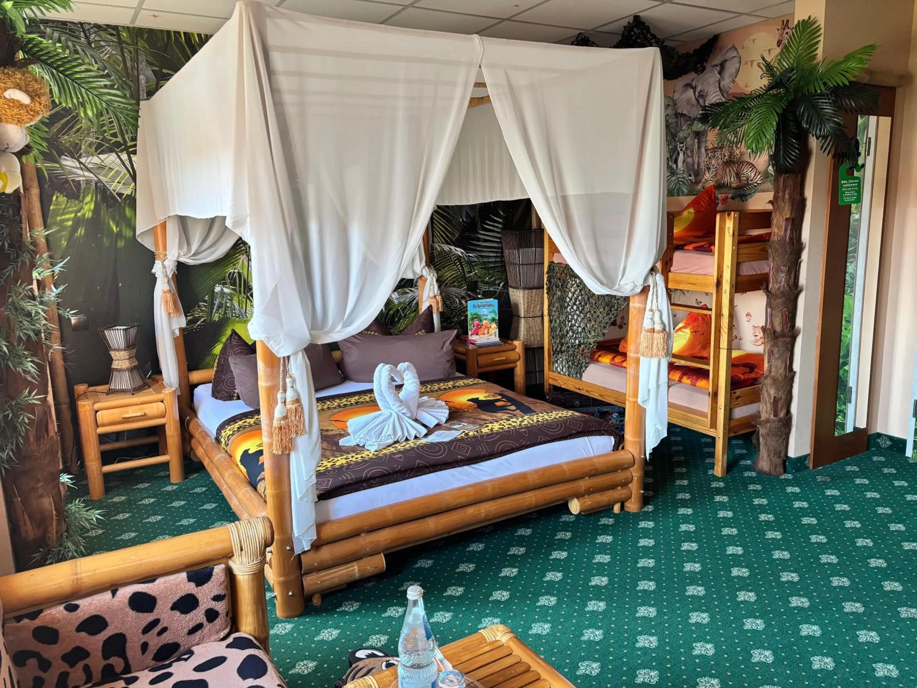 children, Bed in Hotel Berlin