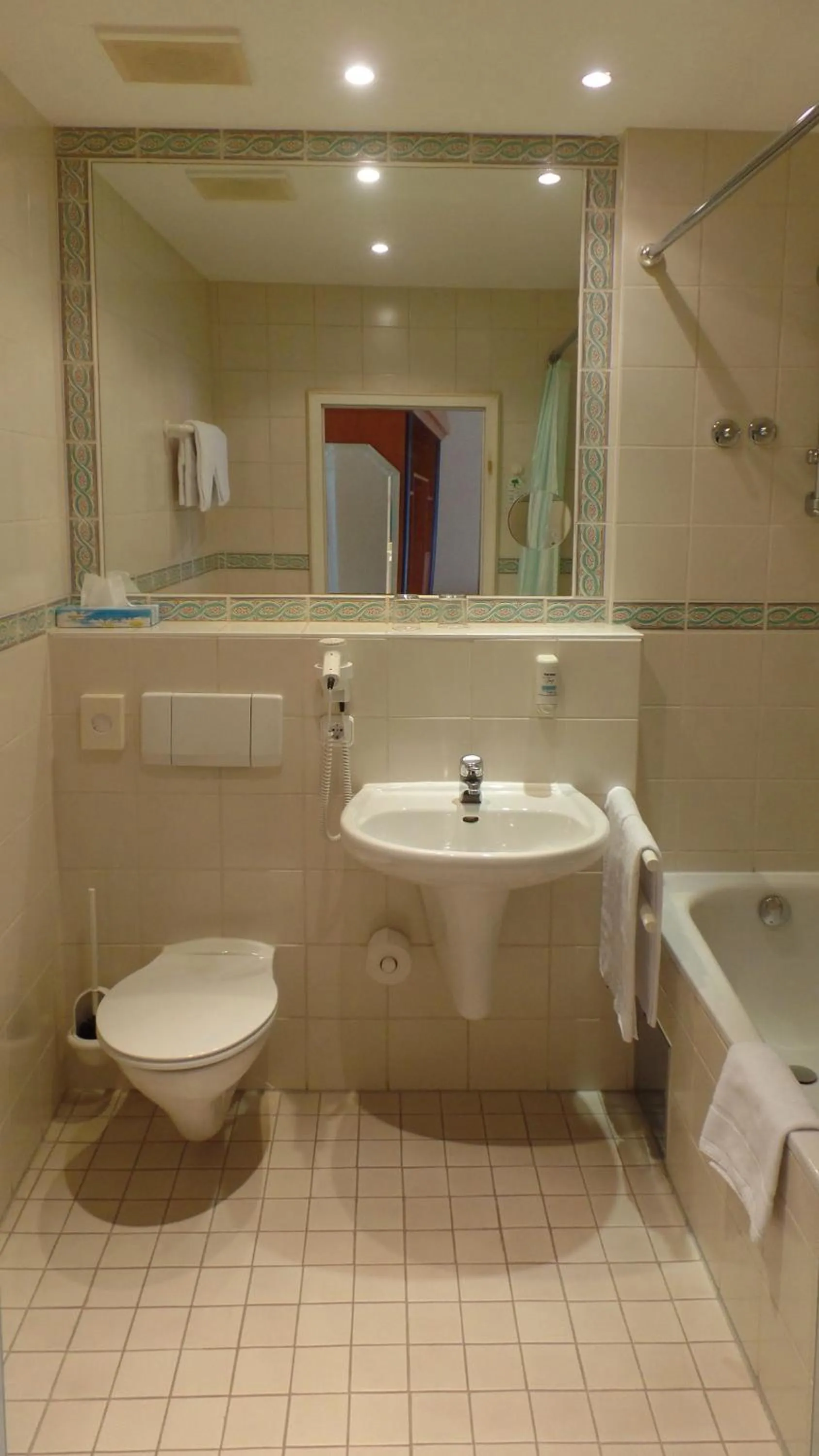 Shower in Galerie Hotel Leipziger Hof