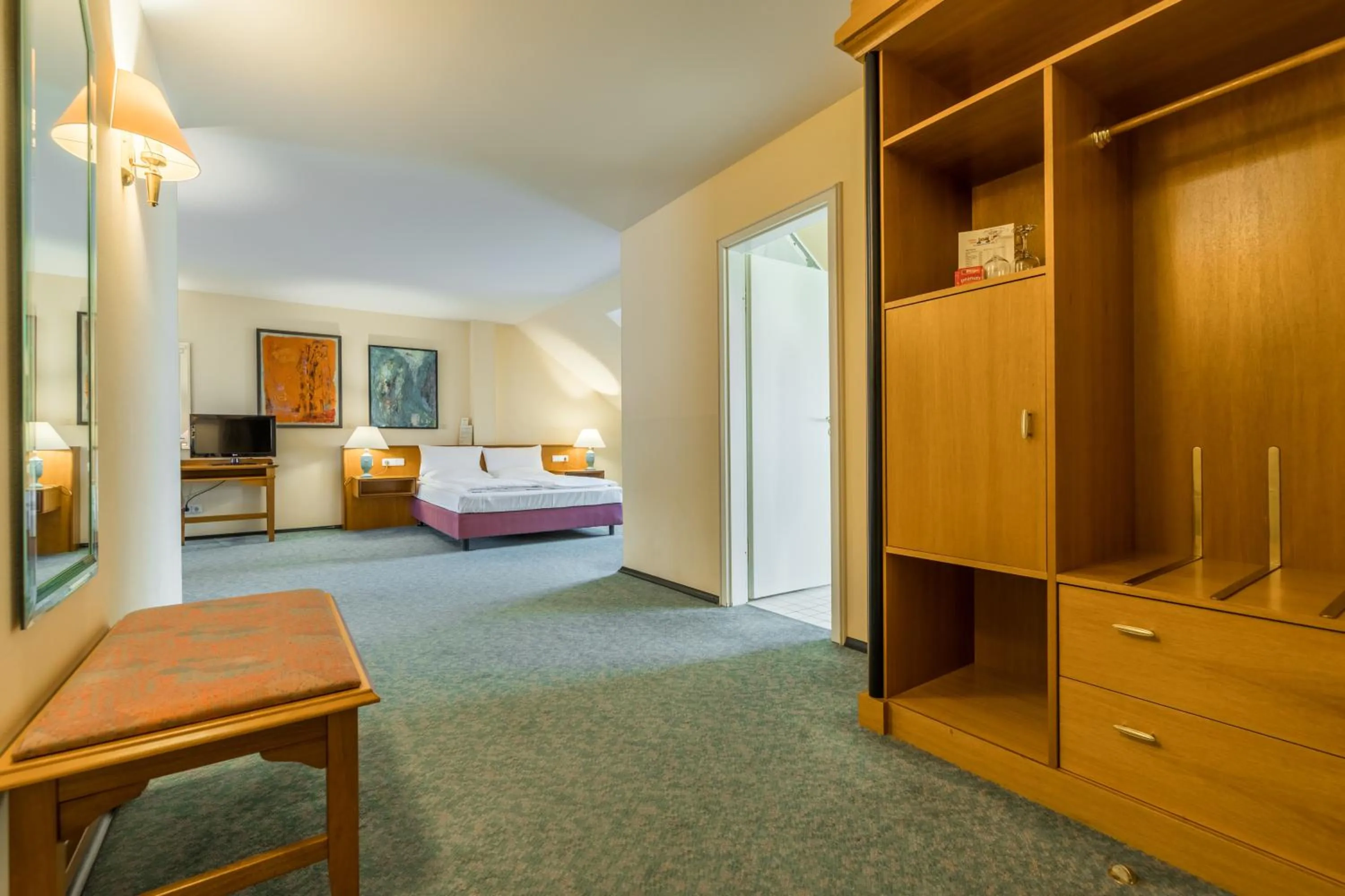 Living room, Bed in Galerie Hotel Leipziger Hof