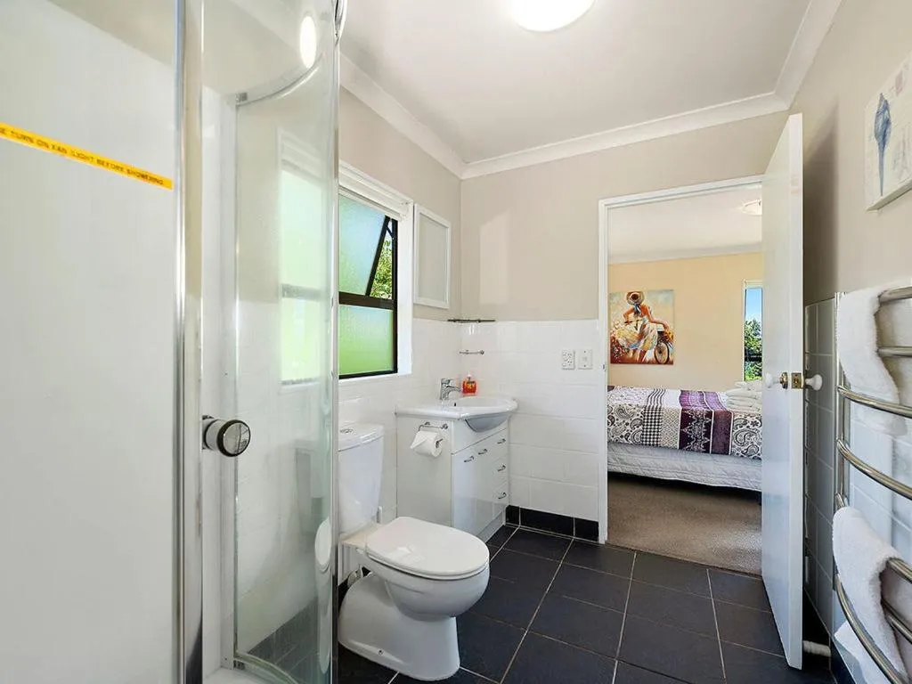 Acacia Bay Getaway - Lake Taupo Holiday Home