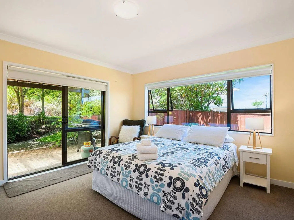 Bed in Acacia Bay Getaway - Lake Taupo Holiday Home