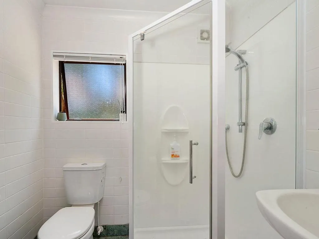 Acacia Bay Getaway - Lake Taupo Holiday Home