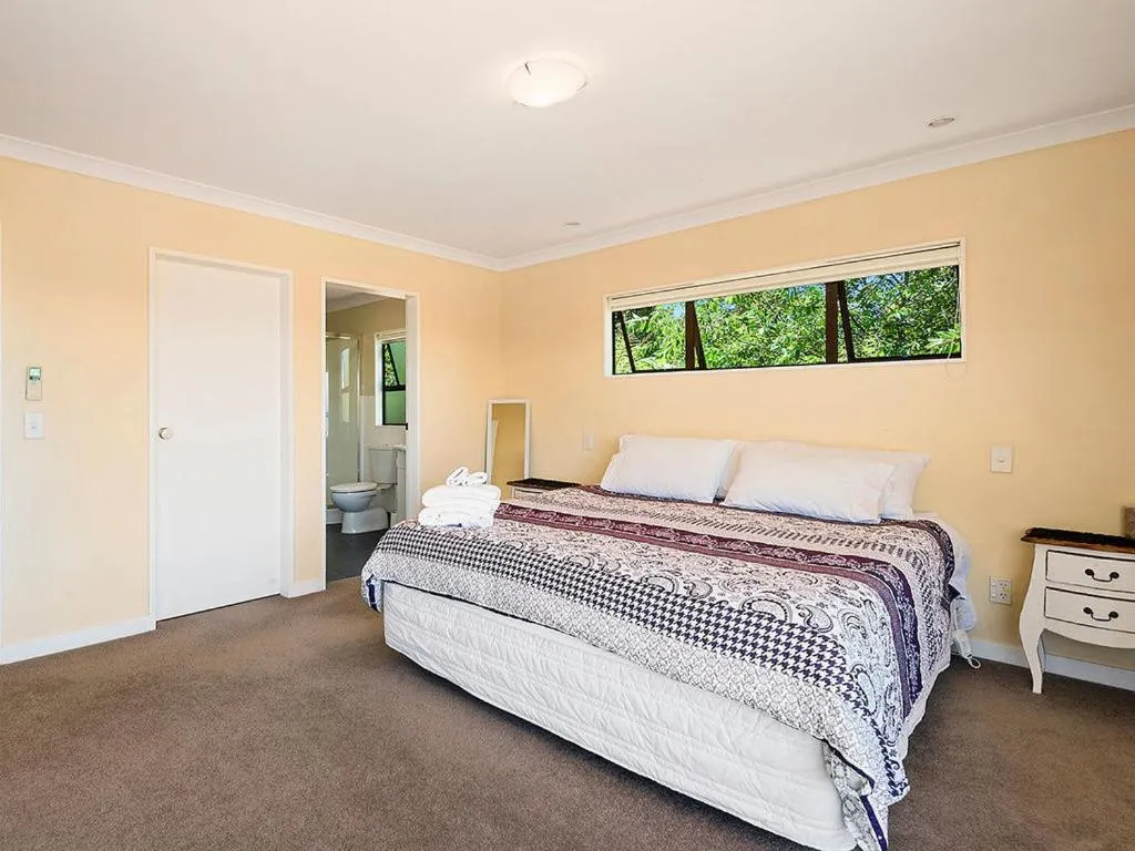 Bed in Acacia Bay Getaway - Lake Taupo Holiday Home