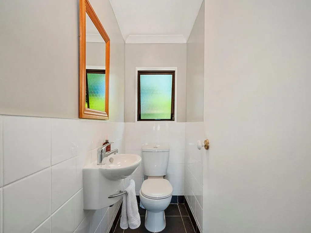 Acacia Bay Getaway - Lake Taupo Holiday Home