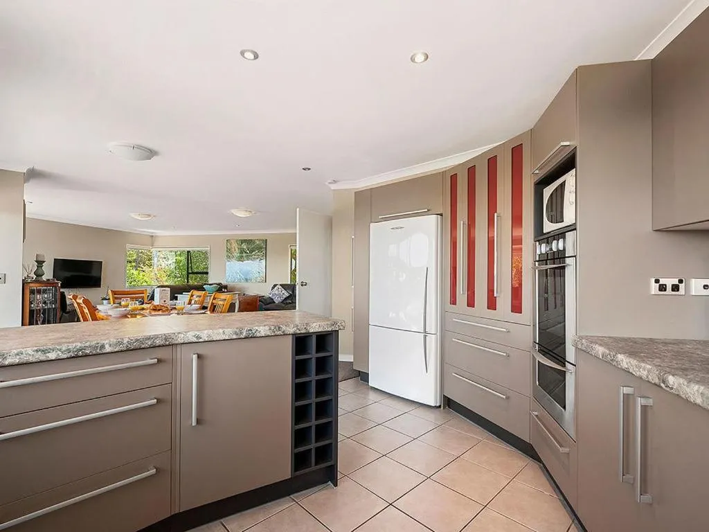 Acacia Bay Getaway - Lake Taupo Holiday Home