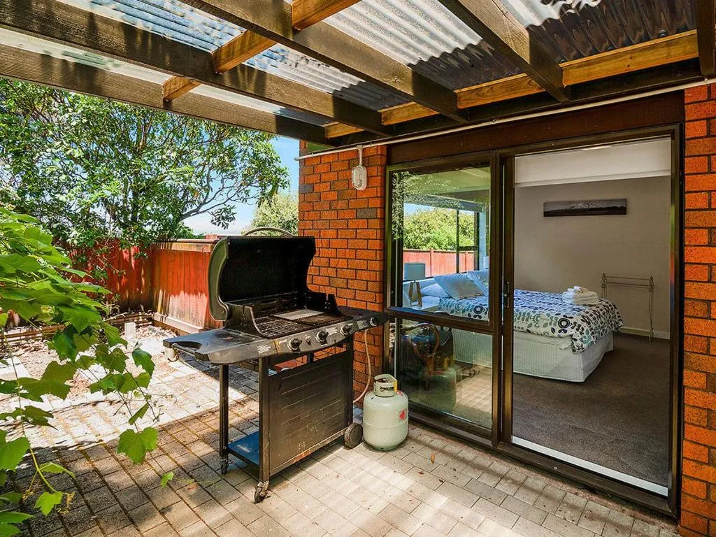 Acacia Bay Getaway - Lake Taupo Holiday Home