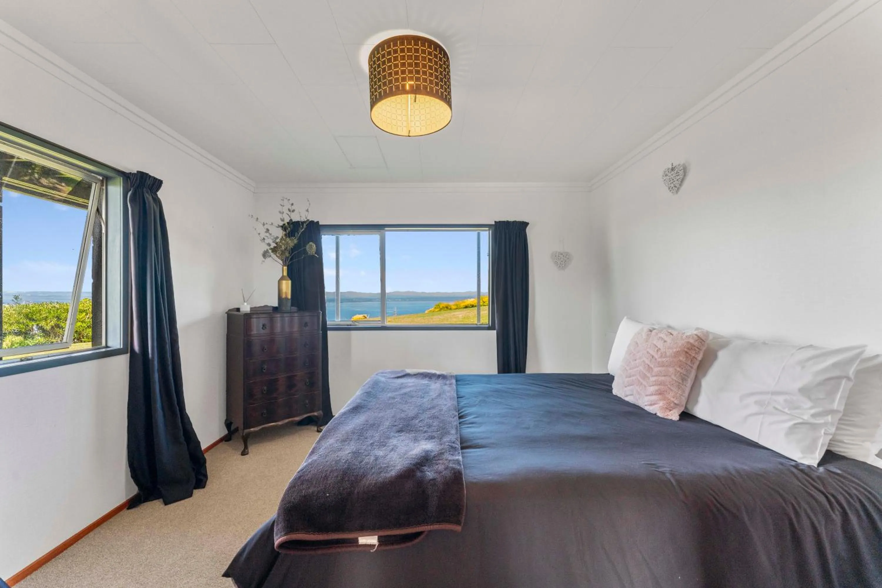 Property building, Bed in Heights Haven - Acacia Bay Holiday Home