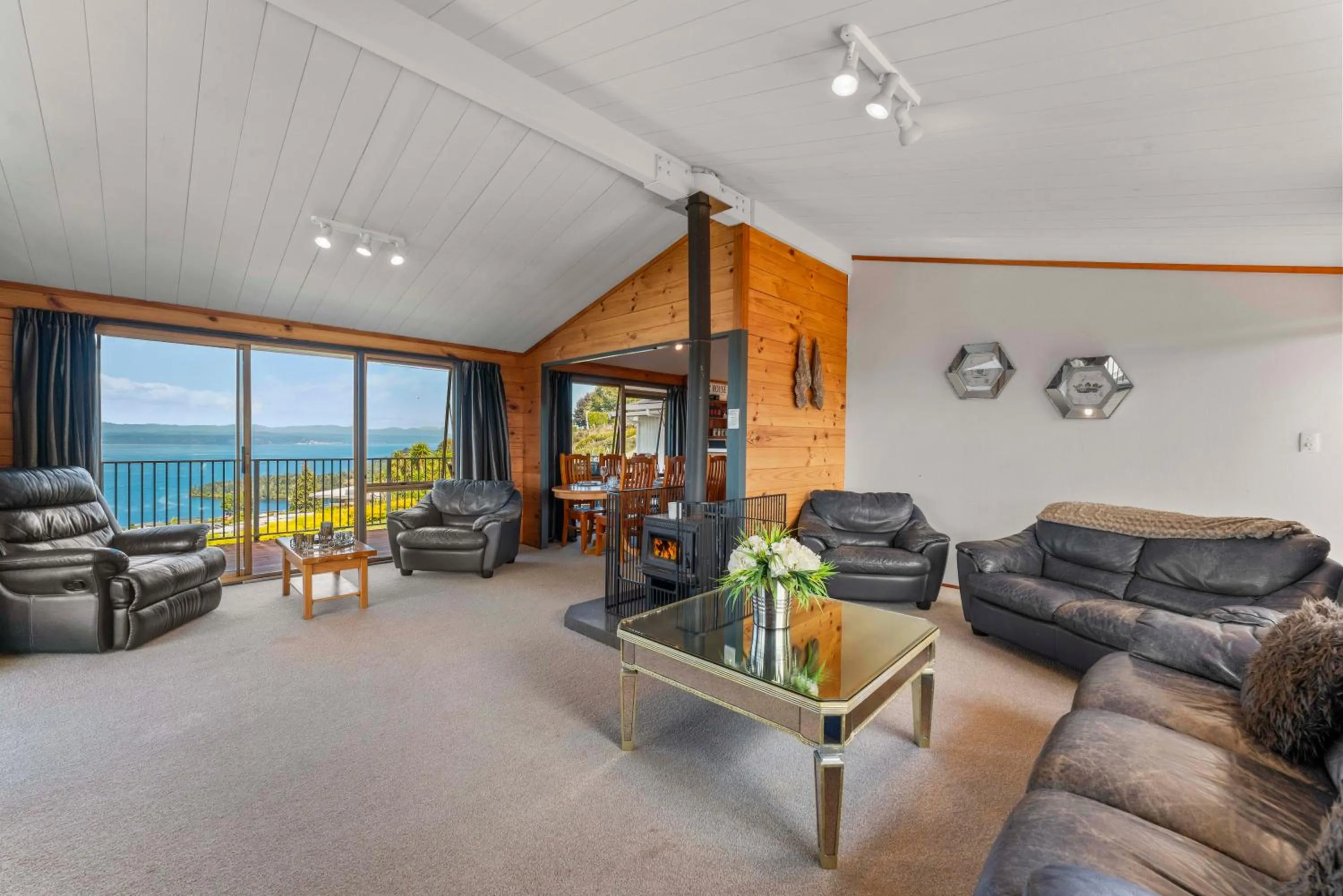 Property building in Heights Haven - Acacia Bay Holiday Home