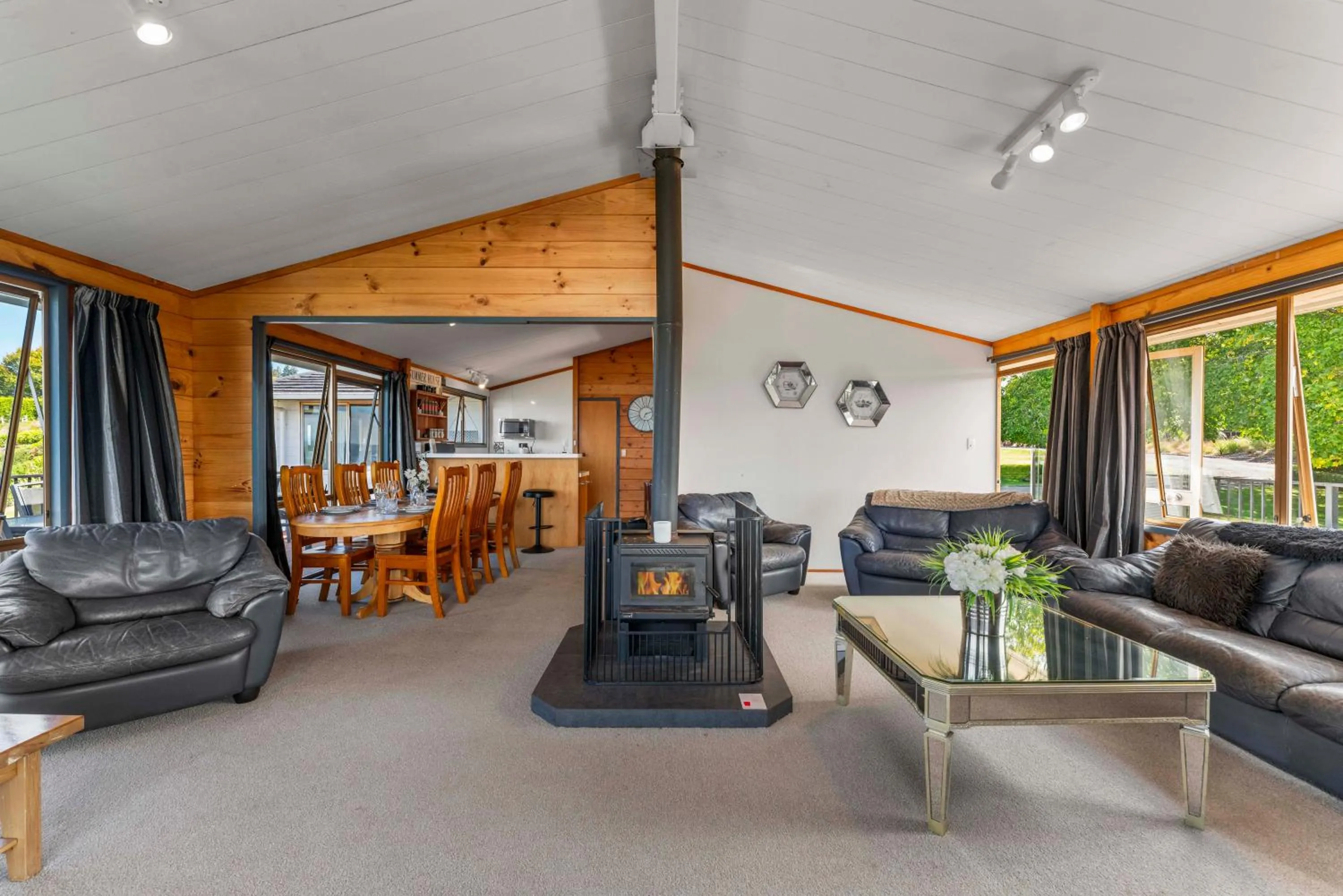 Property building in Heights Haven - Acacia Bay Holiday Home