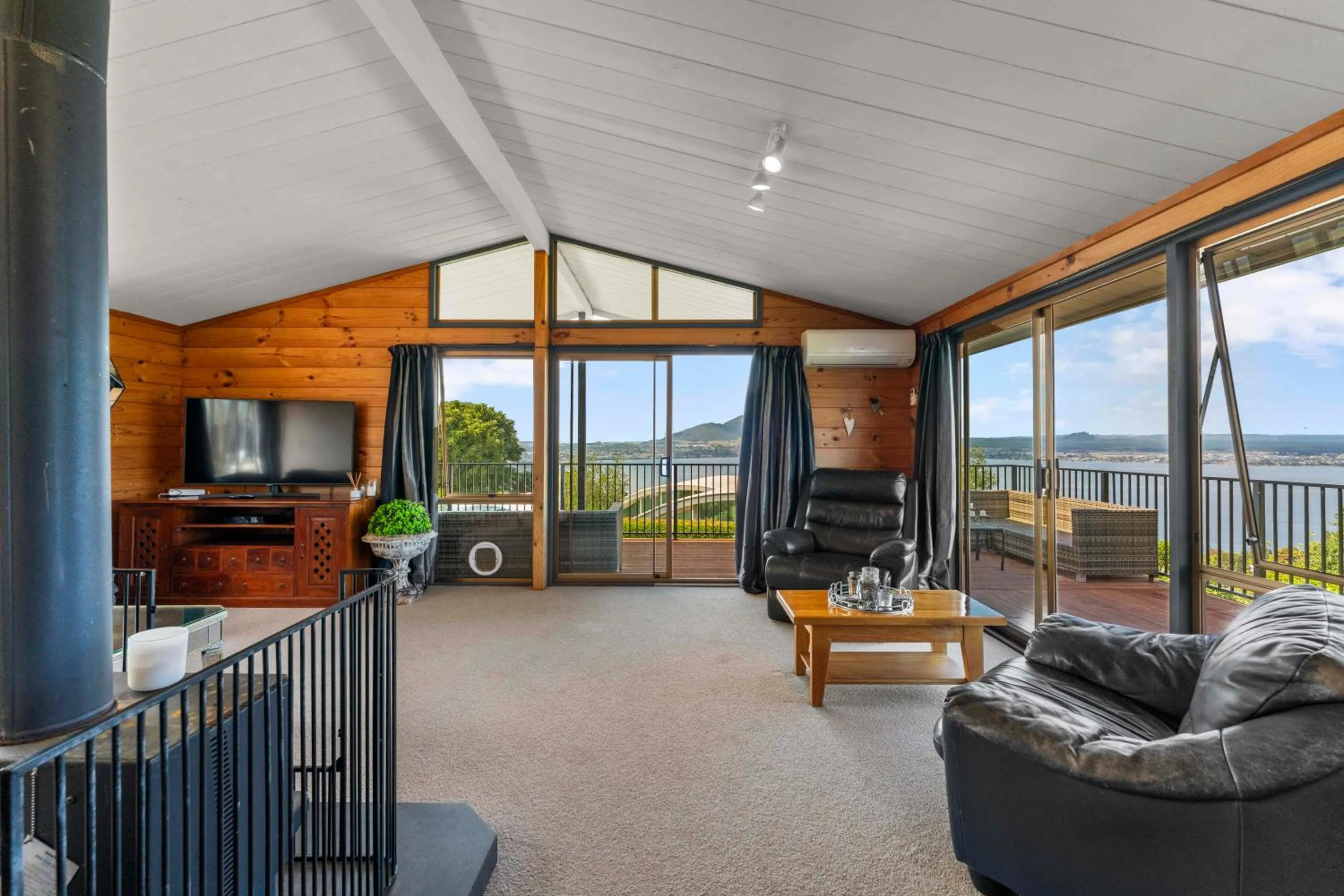 Property building in Heights Haven - Acacia Bay Holiday Home