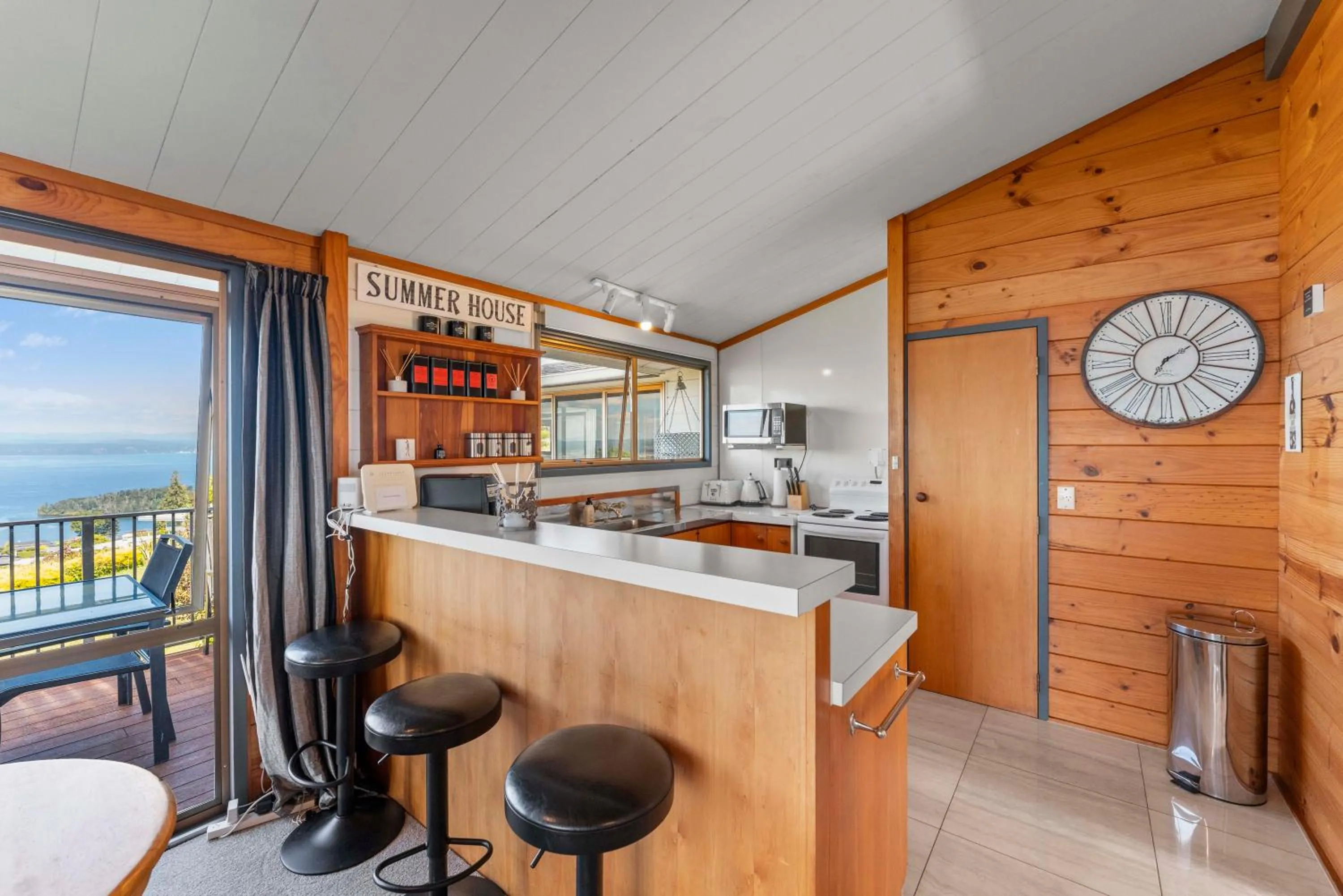Property building in Heights Haven - Acacia Bay Holiday Home