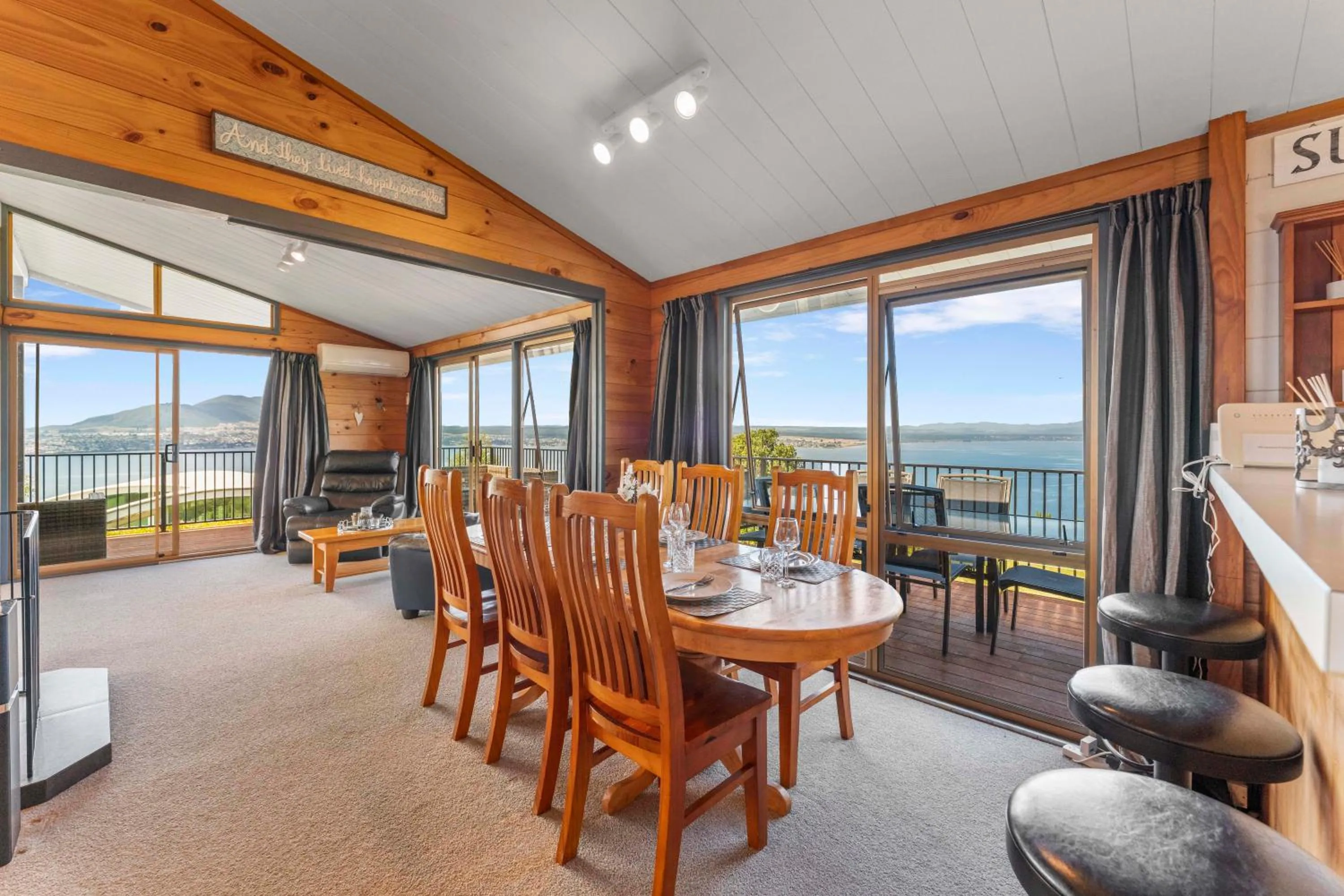 Property building in Heights Haven - Acacia Bay Holiday Home